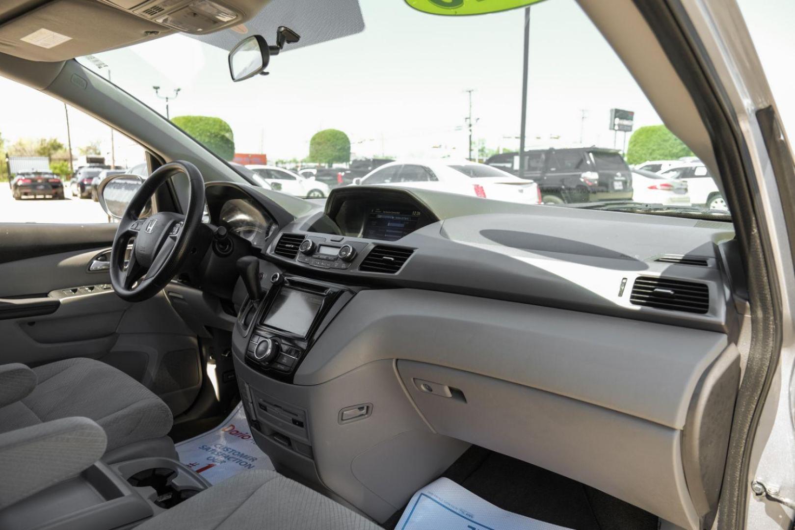 2016 Silver Honda Odyssey SE (5FNRL5H30GB) with an 3.5L V6 SOHC 24V engine, 6-Speed Automatic transmission, located at 2401 E Main St., Grand Prairie, TX, 75050, (972) 262-4440, 32.748981, -96.969643 - Photo#17