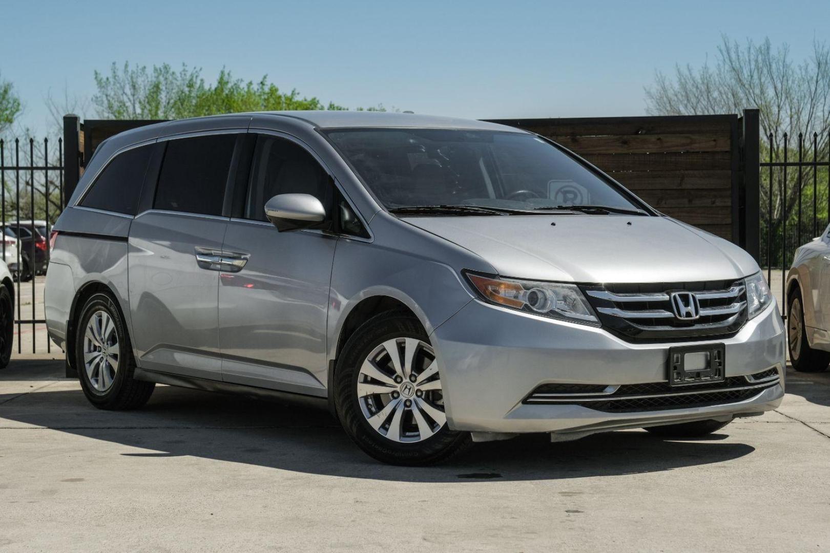 2016 Silver Honda Odyssey SE (5FNRL5H30GB) with an 3.5L V6 SOHC 24V engine, 6-Speed Automatic transmission, located at 2401 E Main St., Grand Prairie, TX, 75050, (972) 262-4440, 32.748981, -96.969643 - Photo#5