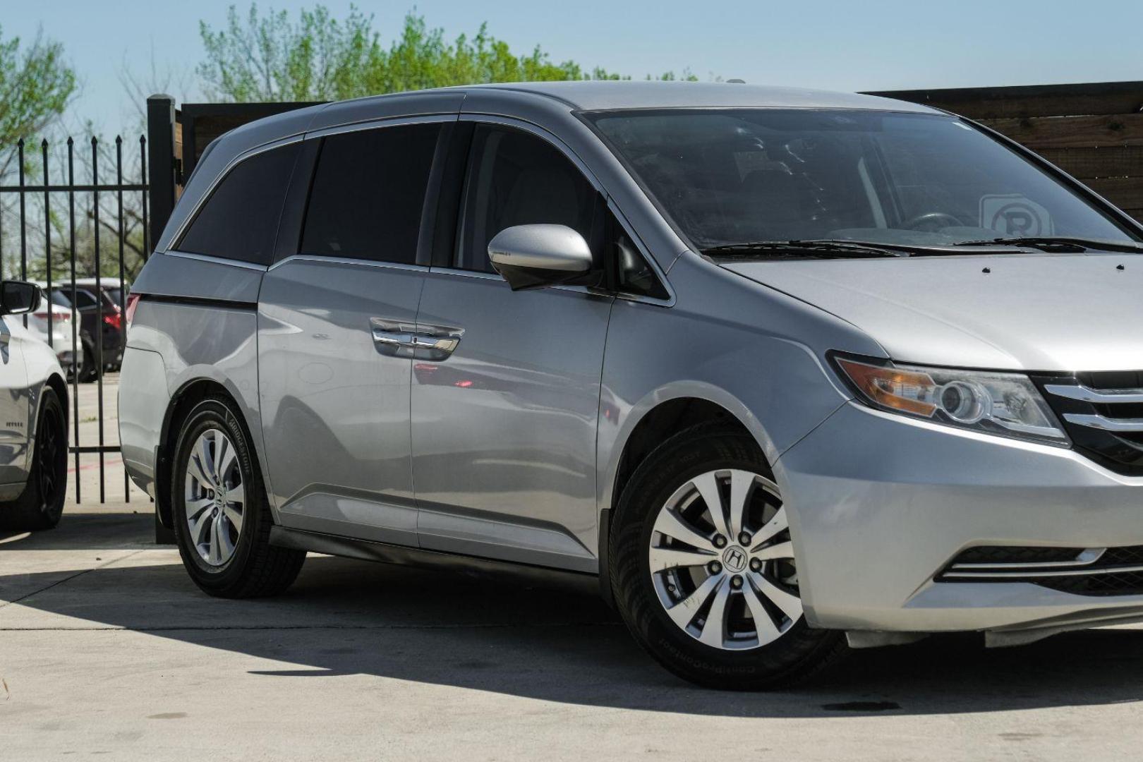 2016 Silver Honda Odyssey SE (5FNRL5H30GB) with an 3.5L V6 SOHC 24V engine, 6-Speed Automatic transmission, located at 2401 E Main St., Grand Prairie, TX, 75050, (972) 262-4440, 32.748981, -96.969643 - Photo#6