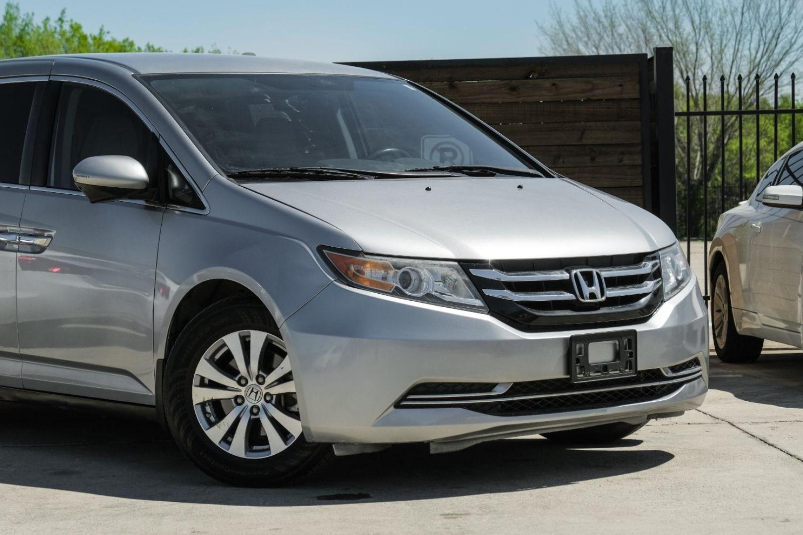 2016 Silver Honda Odyssey SE (5FNRL5H30GB) with an 3.5L V6 SOHC 24V engine, 6-Speed Automatic transmission, located at 2401 E Main St., Grand Prairie, TX, 75050, (972) 262-4440, 32.748981, -96.969643 - Photo#7