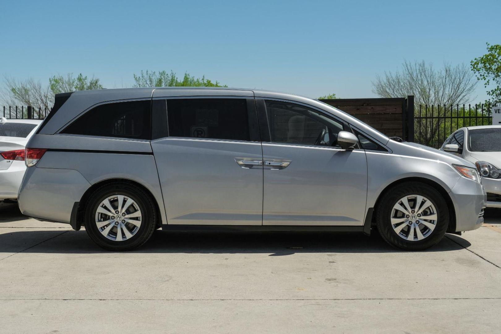 2016 Silver Honda Odyssey SE (5FNRL5H30GB) with an 3.5L V6 SOHC 24V engine, 6-Speed Automatic transmission, located at 2401 E Main St., Grand Prairie, TX, 75050, (972) 262-4440, 32.748981, -96.969643 - Photo#8