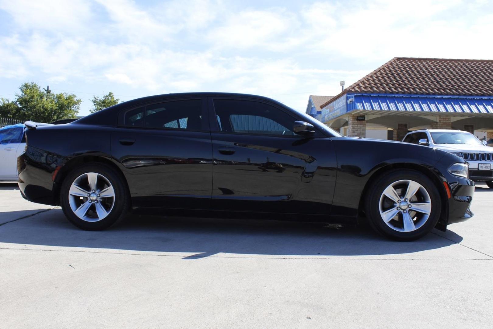 2016 BLACK Dodge Charger SXT (2C3CDXHG8GH) with an 3.6L V6 DOHC 24V engine, 8-Speed Automatic transmission, located at 2401 E Main St., Grand Prairie, TX, 75050, (972) 262-4440, 32.748981, -96.969643 - Photo#7