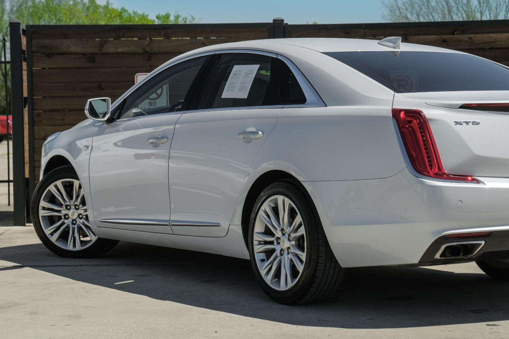 2018 White Cadillac XTS Luxury FWD (2G61M5S35J9) with an 3.6L V6 DOHC 24V engine, 6-Speed Automatic transmission, located at 2401 E Main St., Grand Prairie, TX, 75050, (972) 262-4440, 32.748981, -96.969643 - Photo#12