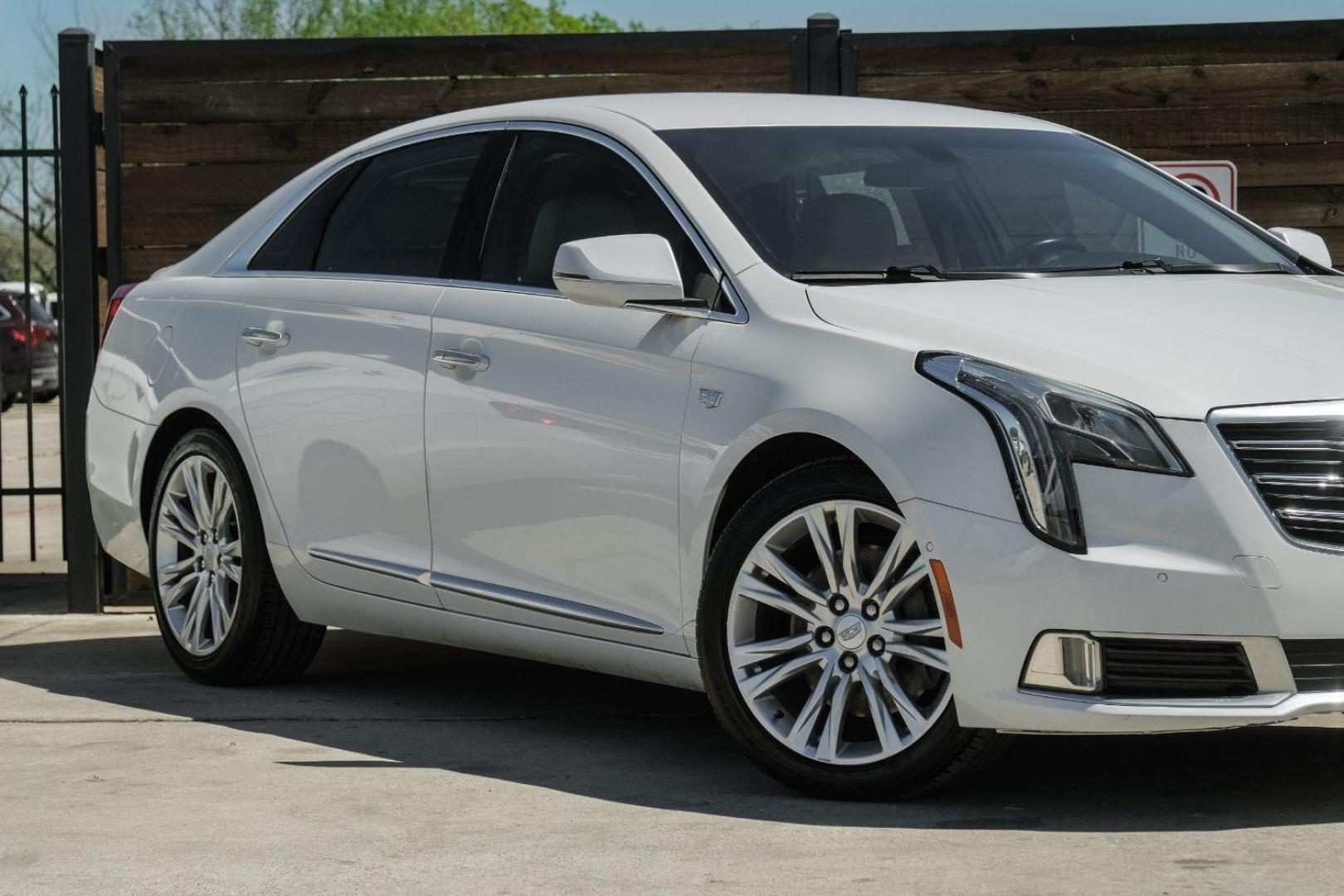 2018 White Cadillac XTS Luxury FWD (2G61M5S35J9) with an 3.6L V6 DOHC 24V engine, 6-Speed Automatic transmission, located at 2401 E Main St., Grand Prairie, TX, 75050, (972) 262-4440, 32.748981, -96.969643 - Photo#6