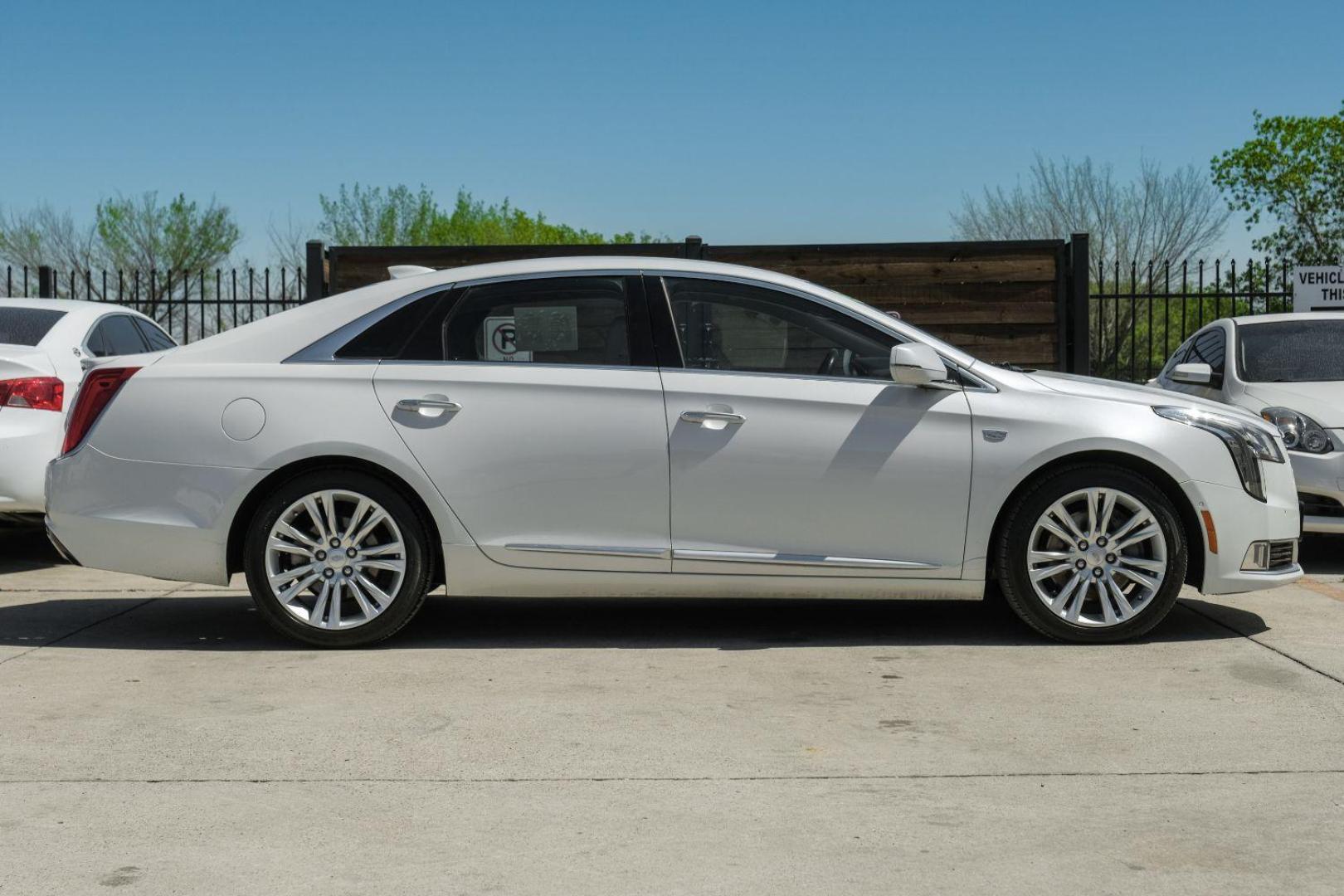 2018 White Cadillac XTS Luxury FWD (2G61M5S35J9) with an 3.6L V6 DOHC 24V engine, 6-Speed Automatic transmission, located at 2401 E Main St., Grand Prairie, TX, 75050, (972) 262-4440, 32.748981, -96.969643 - Photo#8