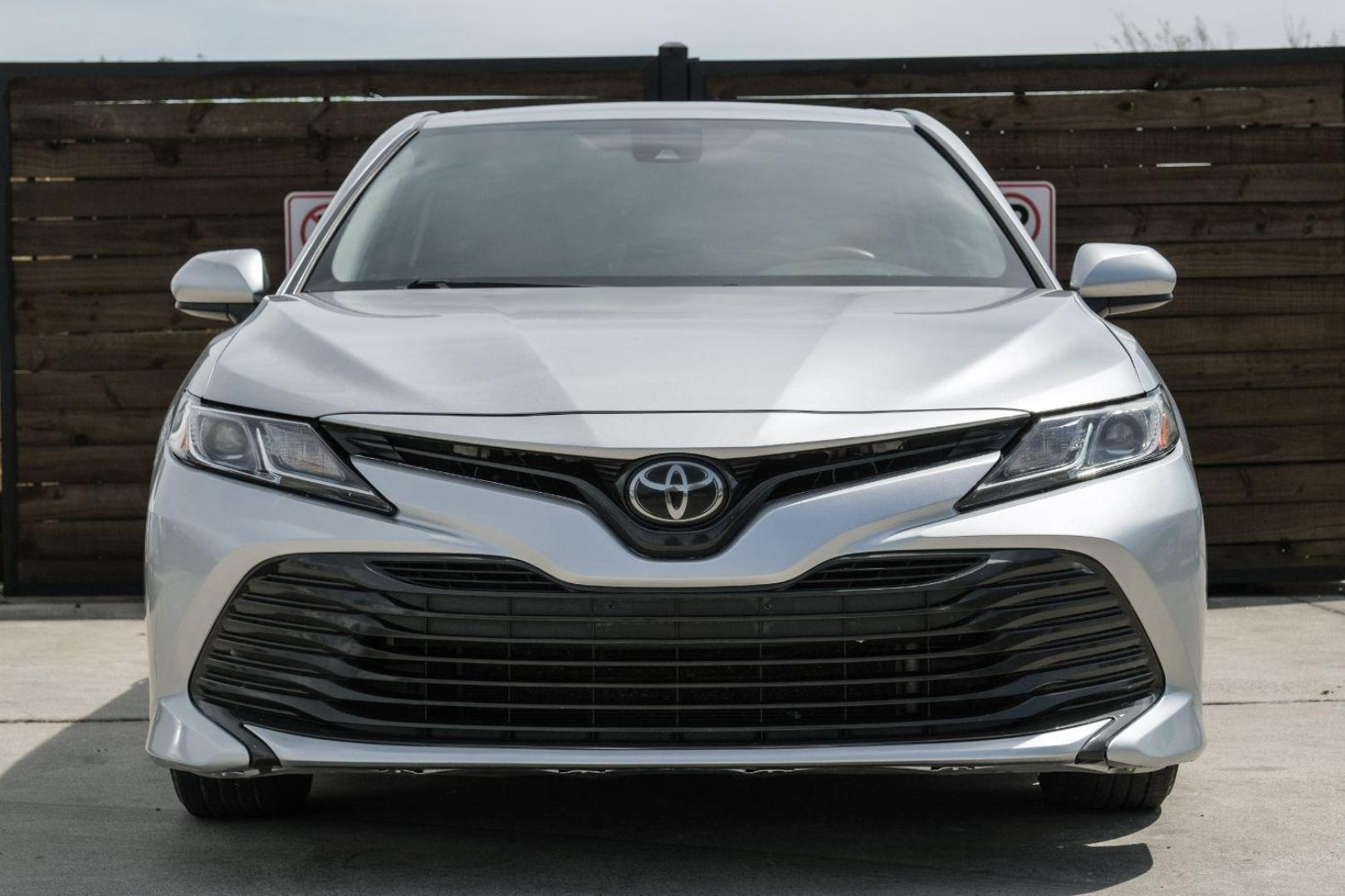 2020 Silver Toyota Camry L (4T1A11AK0LU) with an 2.5L L4 DOHC 16V engine, 8-Speed Automatic transmission, located at 2401 E Main St., Grand Prairie, TX, 75050, (972) 262-4440, 32.748981, -96.969643 - Photo#4