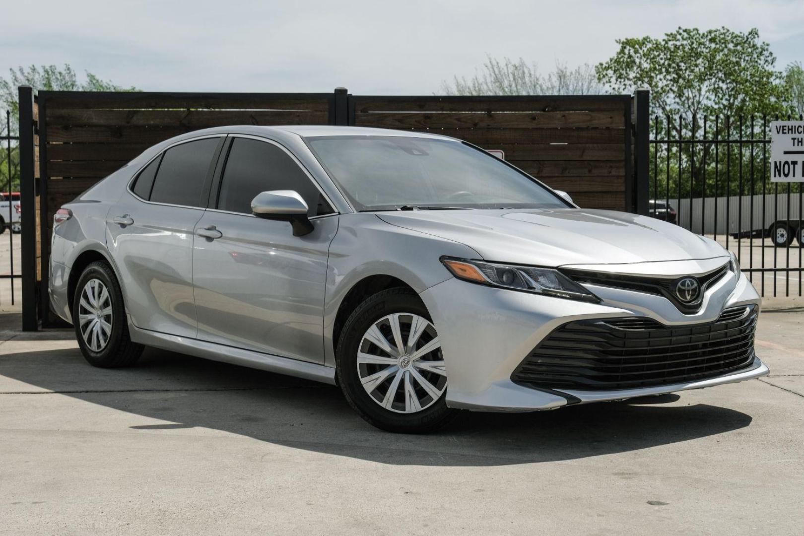 2020 Silver Toyota Camry L (4T1A11AK0LU) with an 2.5L L4 DOHC 16V engine, 8-Speed Automatic transmission, located at 2401 E Main St., Grand Prairie, TX, 75050, (972) 262-4440, 32.748981, -96.969643 - Photo#5