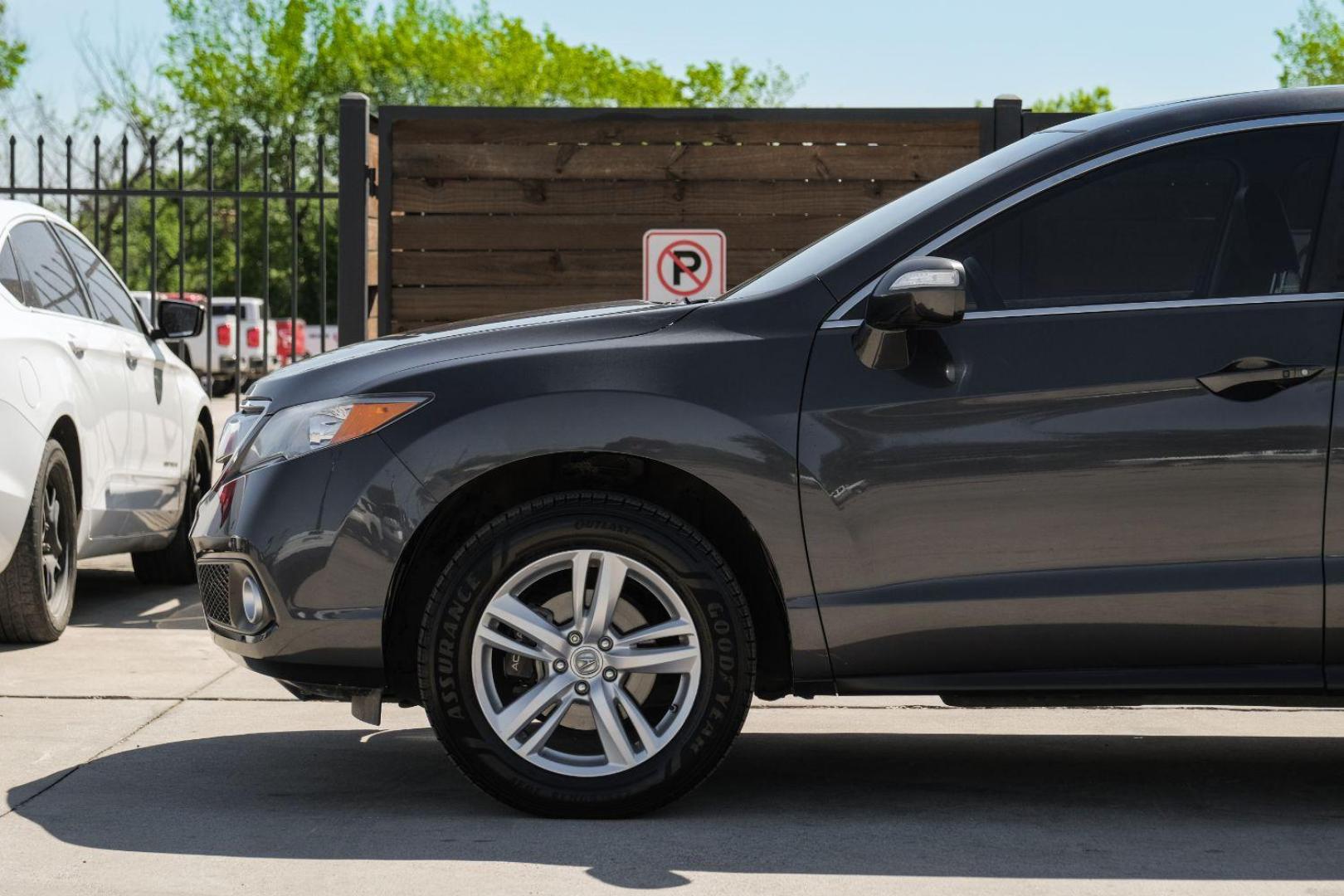 2014 Gray Acura RDX 6-Spd AT w/ Technology Package (5J8TB3H54EL) with an 3.5L V6 DOHC 24V engine, 6-Speed Automatic transmission, located at 2401 E Main St., Grand Prairie, TX, 75050, (972) 262-4440, 32.748981, -96.969643 - Photo#16