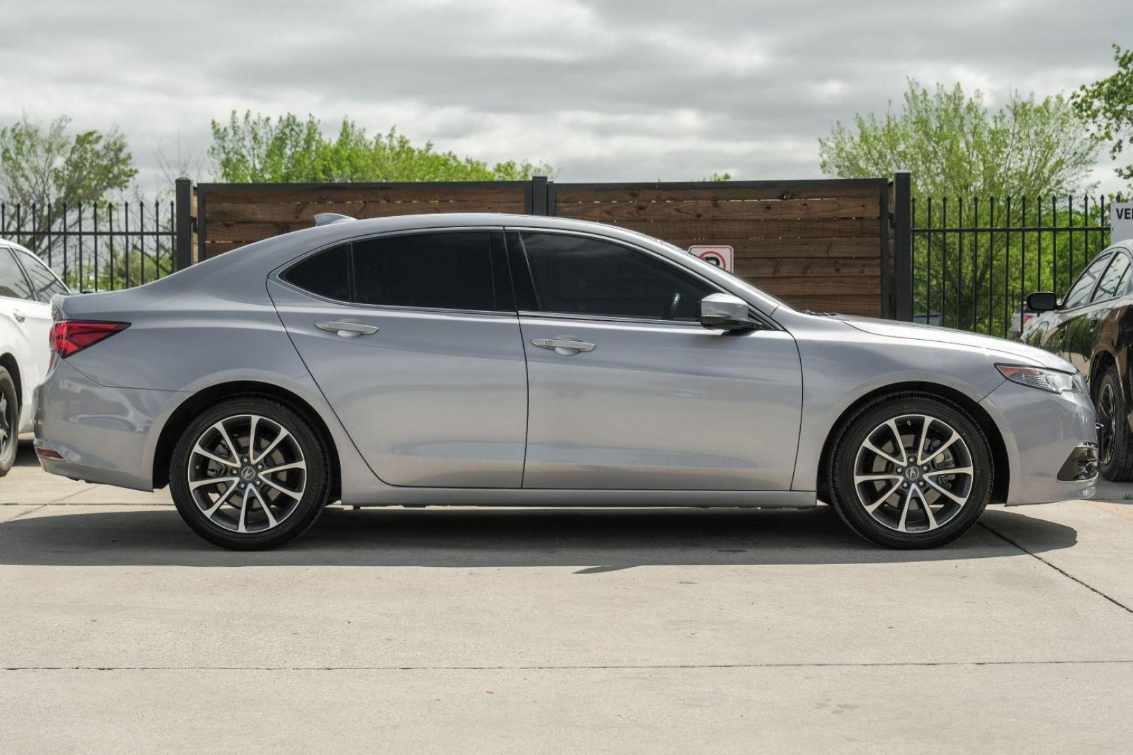 2015 Silver Acura TLX 9-Spd AT w/Advance Package (19UUB2F74FA) with an 3.5L V6 SOHC 24V engine, 9-Speed Automatic transmission, located at 2401 E Main St., Grand Prairie, TX, 75050, (972) 262-4440, 32.748981, -96.969643 - Photo#9