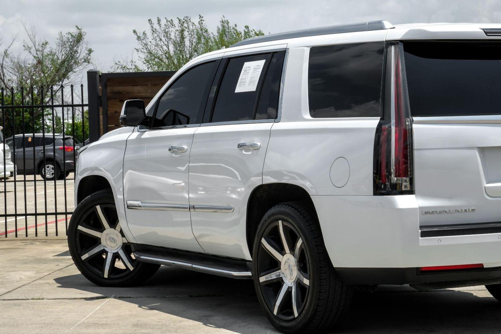 2016 White Cadillac Escalade Luxury 4WD (1GYS4BKJ1GR) with an 6.2L V8 OHV 16V FFV engine, 6-Speed Automatic transmission, located at 2401 E Main St., Grand Prairie, TX, 75050, (972) 262-4440, 32.748981, -96.969643 - Photo#14