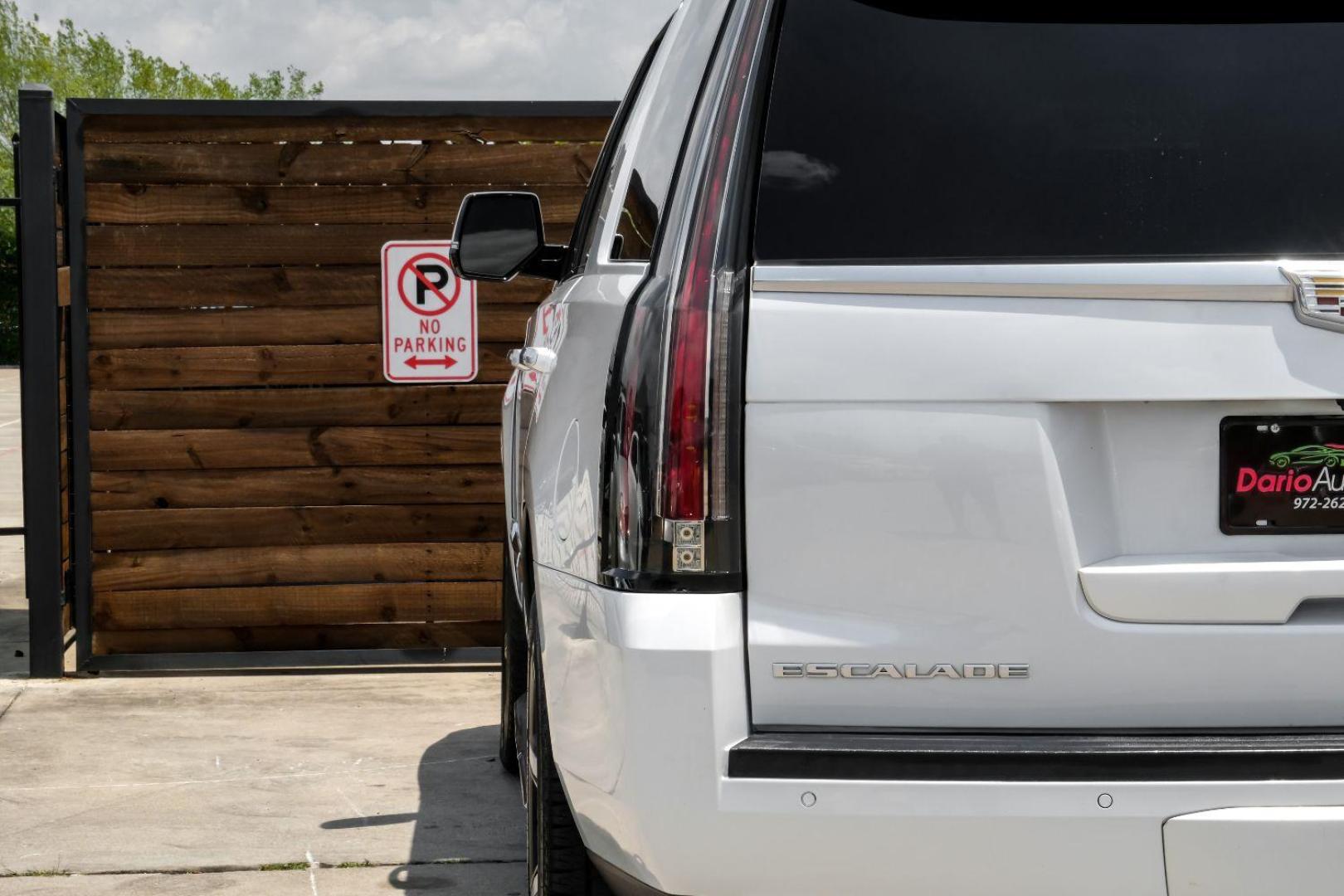 2016 White Cadillac Escalade Luxury 4WD (1GYS4BKJ1GR) with an 6.2L V8 OHV 16V FFV engine, 6-Speed Automatic transmission, located at 2401 E Main St., Grand Prairie, TX, 75050, (972) 262-4440, 32.748981, -96.969643 - Photo#47