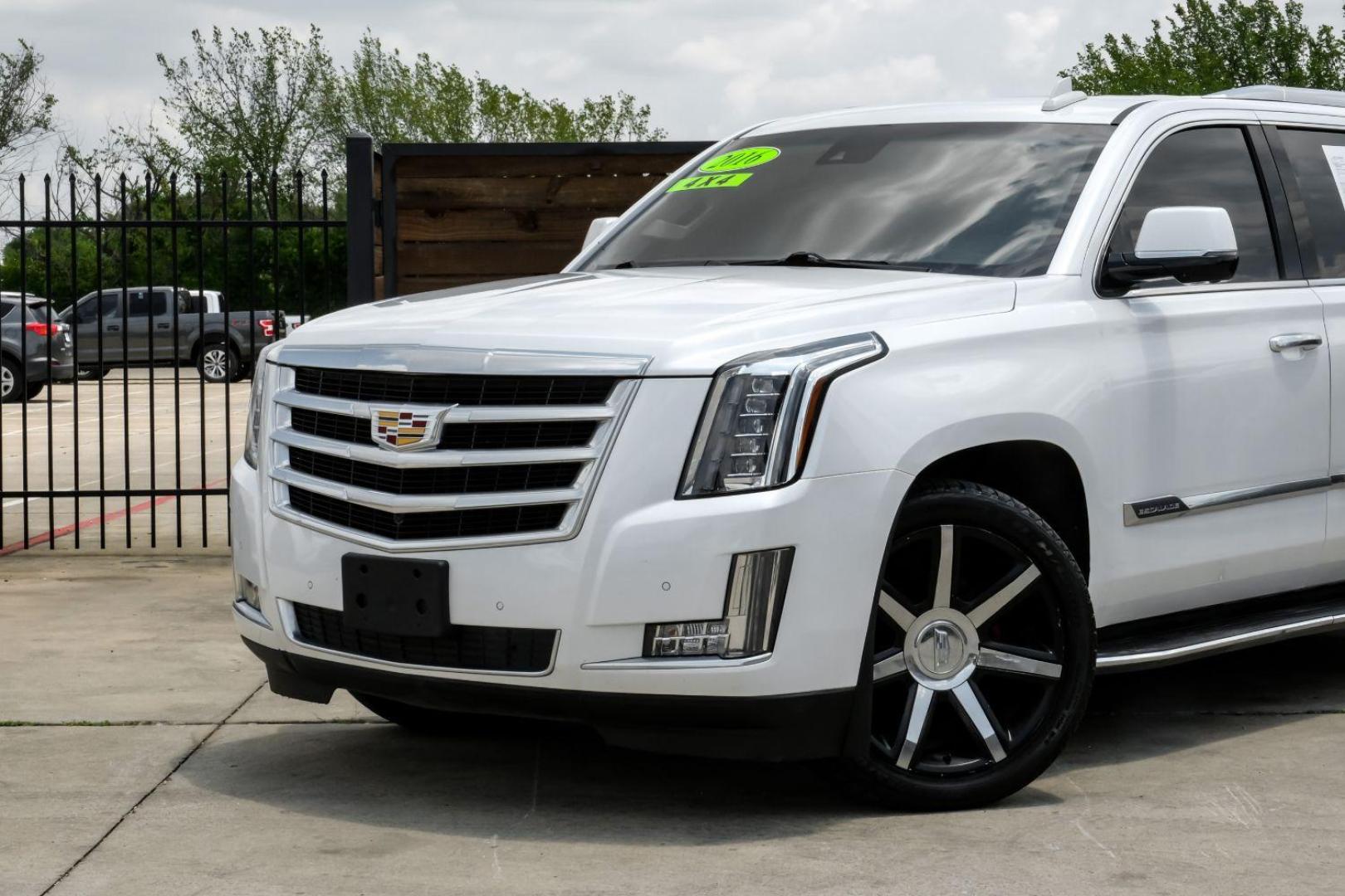 2016 White Cadillac Escalade Luxury 4WD (1GYS4BKJ1GR) with an 6.2L V8 OHV 16V FFV engine, 6-Speed Automatic transmission, located at 2401 E Main St., Grand Prairie, TX, 75050, (972) 262-4440, 32.748981, -96.969643 - Photo#4