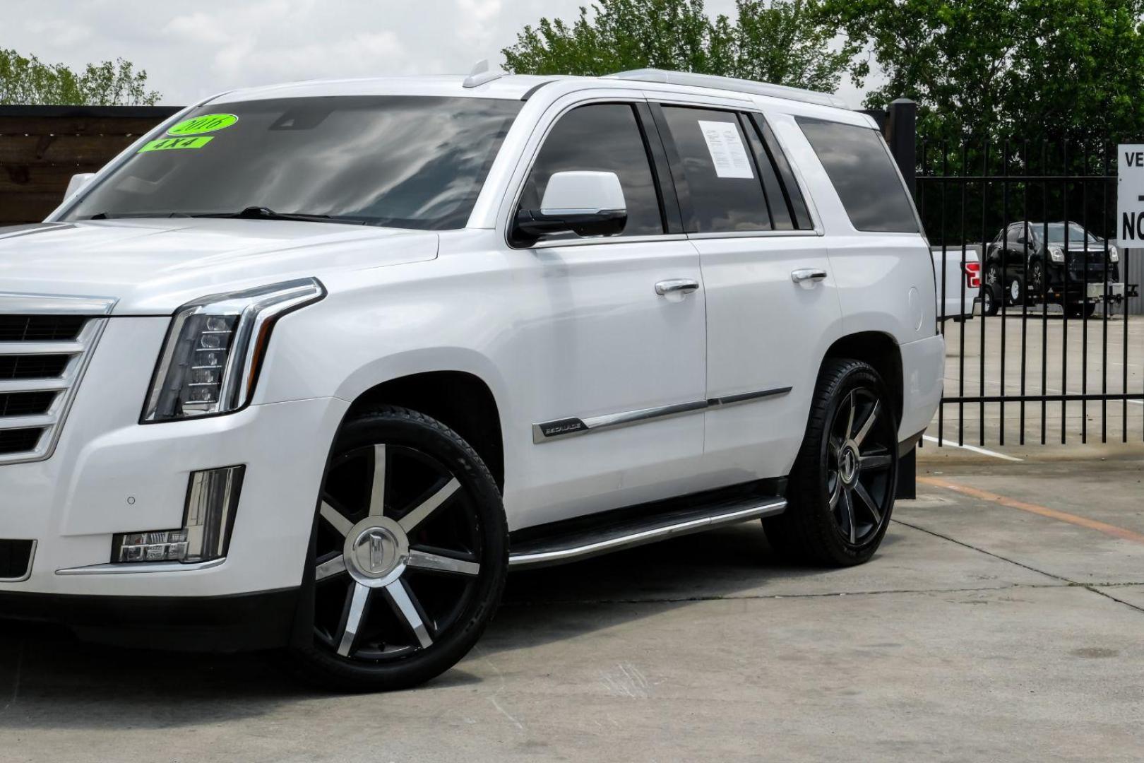 2016 White Cadillac Escalade Luxury 4WD (1GYS4BKJ1GR) with an 6.2L V8 OHV 16V FFV engine, 6-Speed Automatic transmission, located at 2401 E Main St., Grand Prairie, TX, 75050, (972) 262-4440, 32.748981, -96.969643 - Photo#5