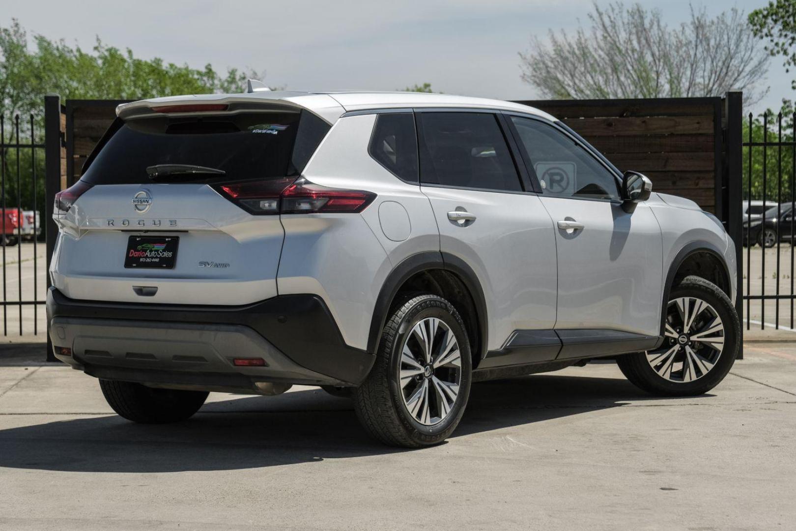 2021 silver Nissan Rogue SV AWD (5N1AT3BB0MC) with an 2.5L L4 DOHC 16V engine, Continuously Variable Transmission transmission, located at 2401 E Main St., Grand Prairie, TX, 75050, (972) 262-4440, 32.748981, -96.969643 - Photo#9