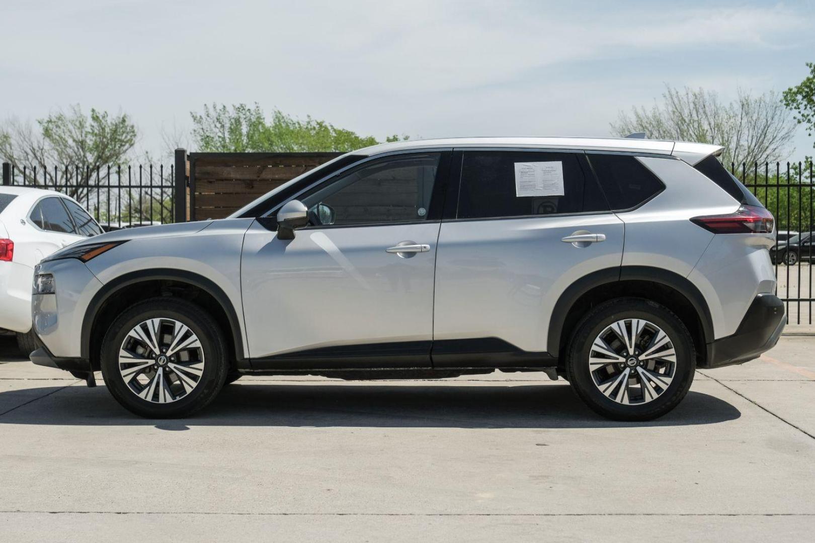 2021 silver Nissan Rogue SV AWD (5N1AT3BB0MC) with an 2.5L L4 DOHC 16V engine, Continuously Variable Transmission transmission, located at 2401 E Main St., Grand Prairie, TX, 75050, (972) 262-4440, 32.748981, -96.969643 - Photo#14