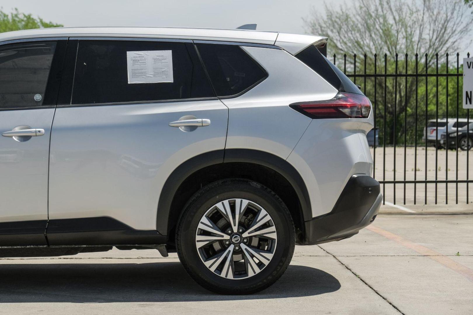 2021 silver Nissan Rogue SV AWD (5N1AT3BB0MC) with an 2.5L L4 DOHC 16V engine, Continuously Variable Transmission transmission, located at 2401 E Main St., Grand Prairie, TX, 75050, (972) 262-4440, 32.748981, -96.969643 - Photo#16