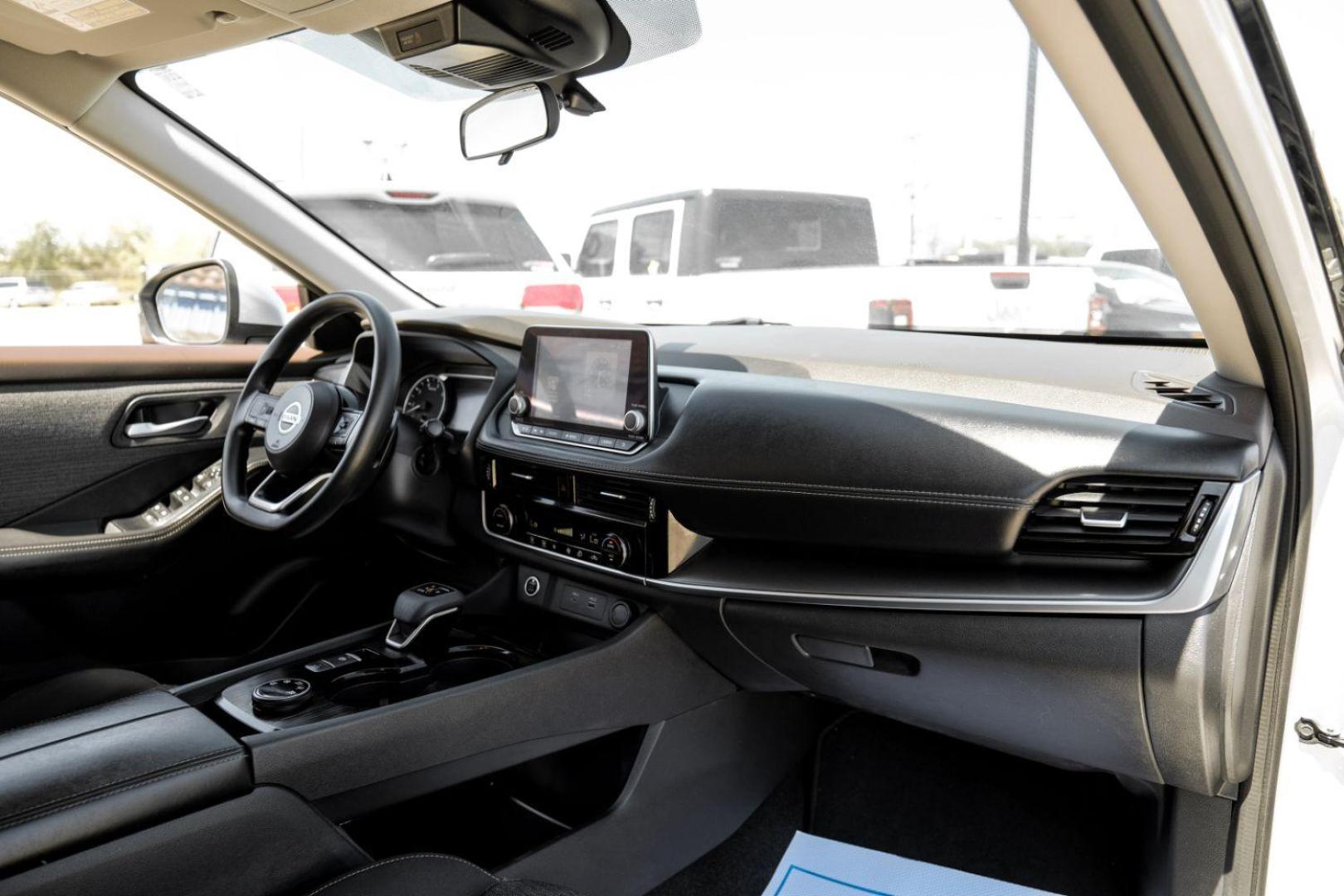 2021 silver Nissan Rogue SV AWD (5N1AT3BB0MC) with an 2.5L L4 DOHC 16V engine, Continuously Variable Transmission transmission, located at 2401 E Main St., Grand Prairie, TX, 75050, (972) 262-4440, 32.748981, -96.969643 - Photo#17