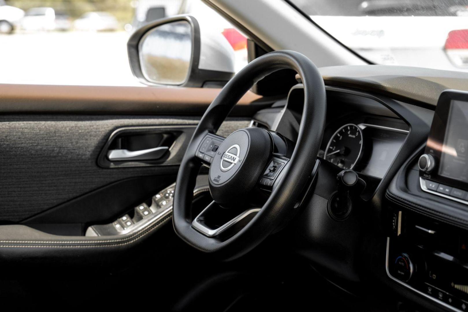 2021 silver Nissan Rogue SV AWD (5N1AT3BB0MC) with an 2.5L L4 DOHC 16V engine, Continuously Variable Transmission transmission, located at 2401 E Main St., Grand Prairie, TX, 75050, (972) 262-4440, 32.748981, -96.969643 - Photo#19