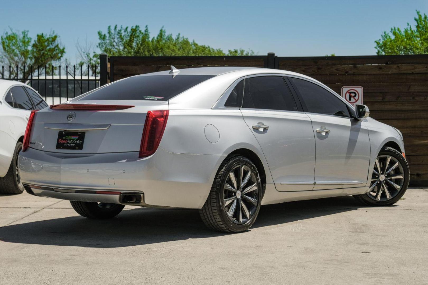 2013 Silver Cadillac XTS Luxury (2G61P5S34D9) with an 3.6L V6 DOHC 24V engine, 6-Speed Automatic transmission, located at 2401 E Main St., Grand Prairie, TX, 75050, (972) 262-4440, 32.748981, -96.969643 - Photo#9