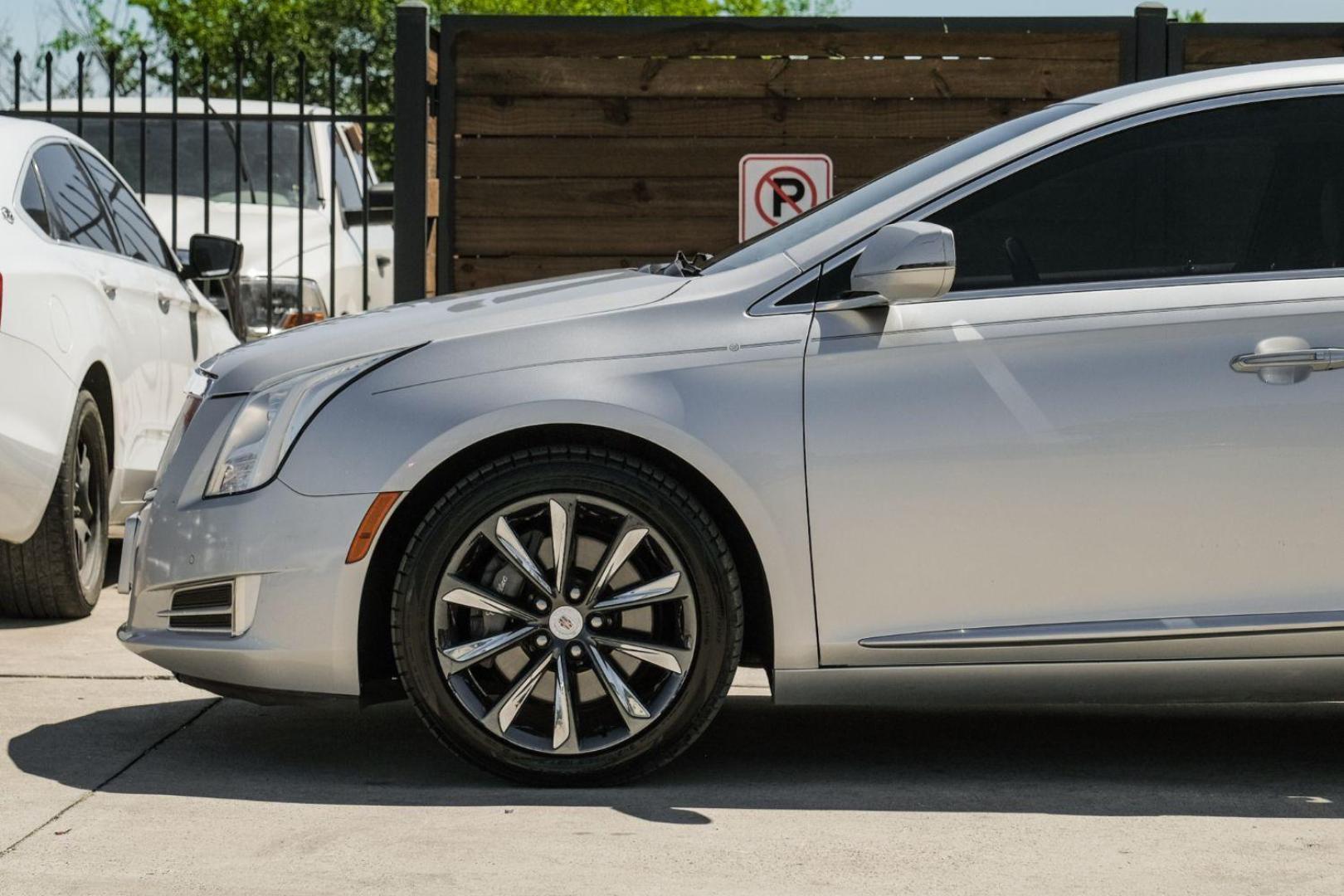 2013 Silver Cadillac XTS Luxury (2G61P5S34D9) with an 3.6L V6 DOHC 24V engine, 6-Speed Automatic transmission, located at 2401 E Main St., Grand Prairie, TX, 75050, (972) 262-4440, 32.748981, -96.969643 - Photo#15