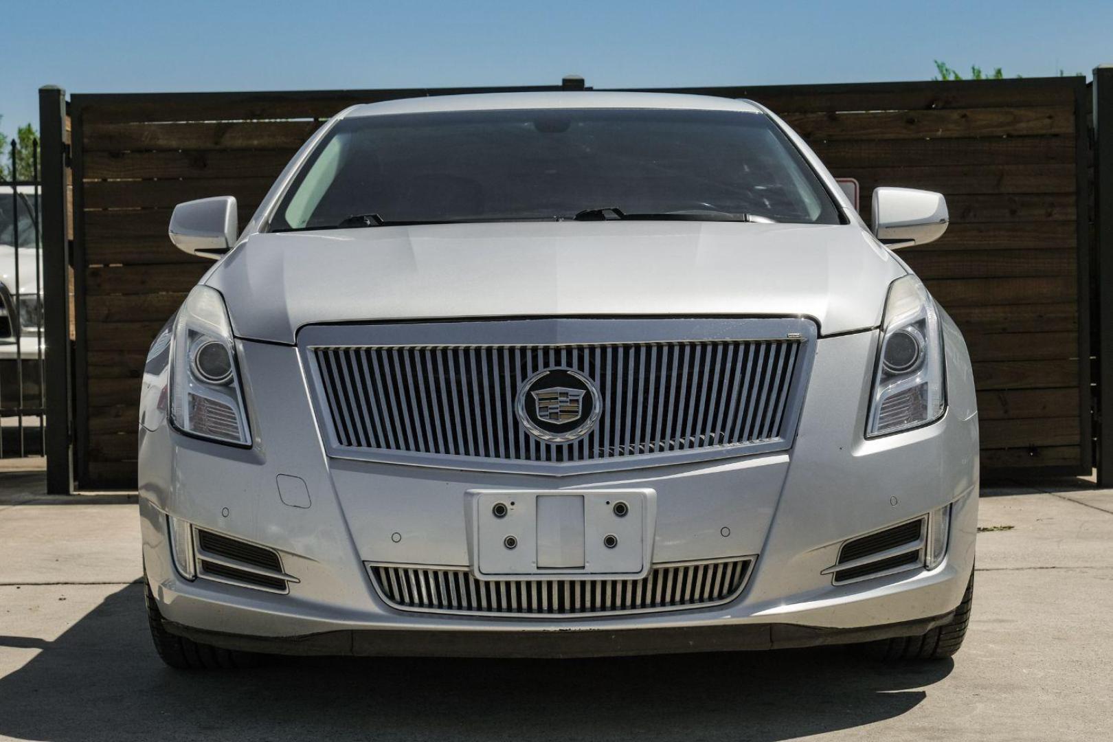 2013 Silver Cadillac XTS Luxury (2G61P5S34D9) with an 3.6L V6 DOHC 24V engine, 6-Speed Automatic transmission, located at 2401 E Main St., Grand Prairie, TX, 75050, (972) 262-4440, 32.748981, -96.969643 - Photo#4