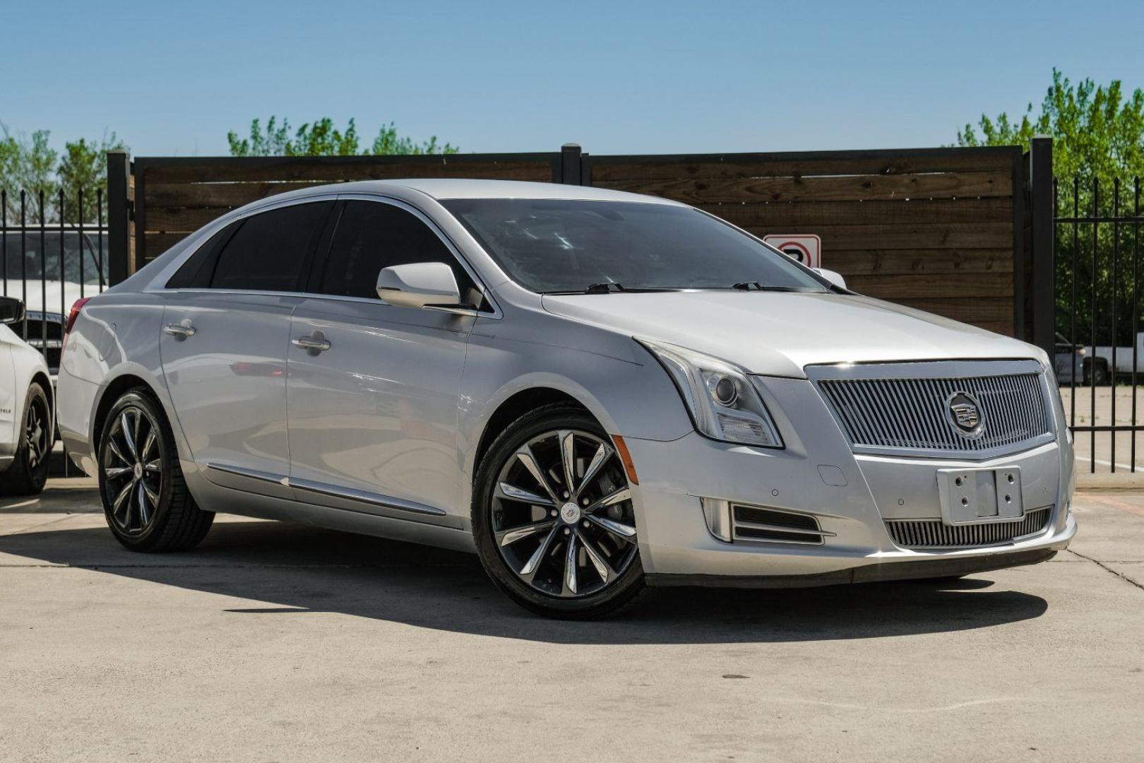 2013 Silver Cadillac XTS Luxury (2G61P5S34D9) with an 3.6L V6 DOHC 24V engine, 6-Speed Automatic transmission, located at 2401 E Main St., Grand Prairie, TX, 75050, (972) 262-4440, 32.748981, -96.969643 - Photo#5