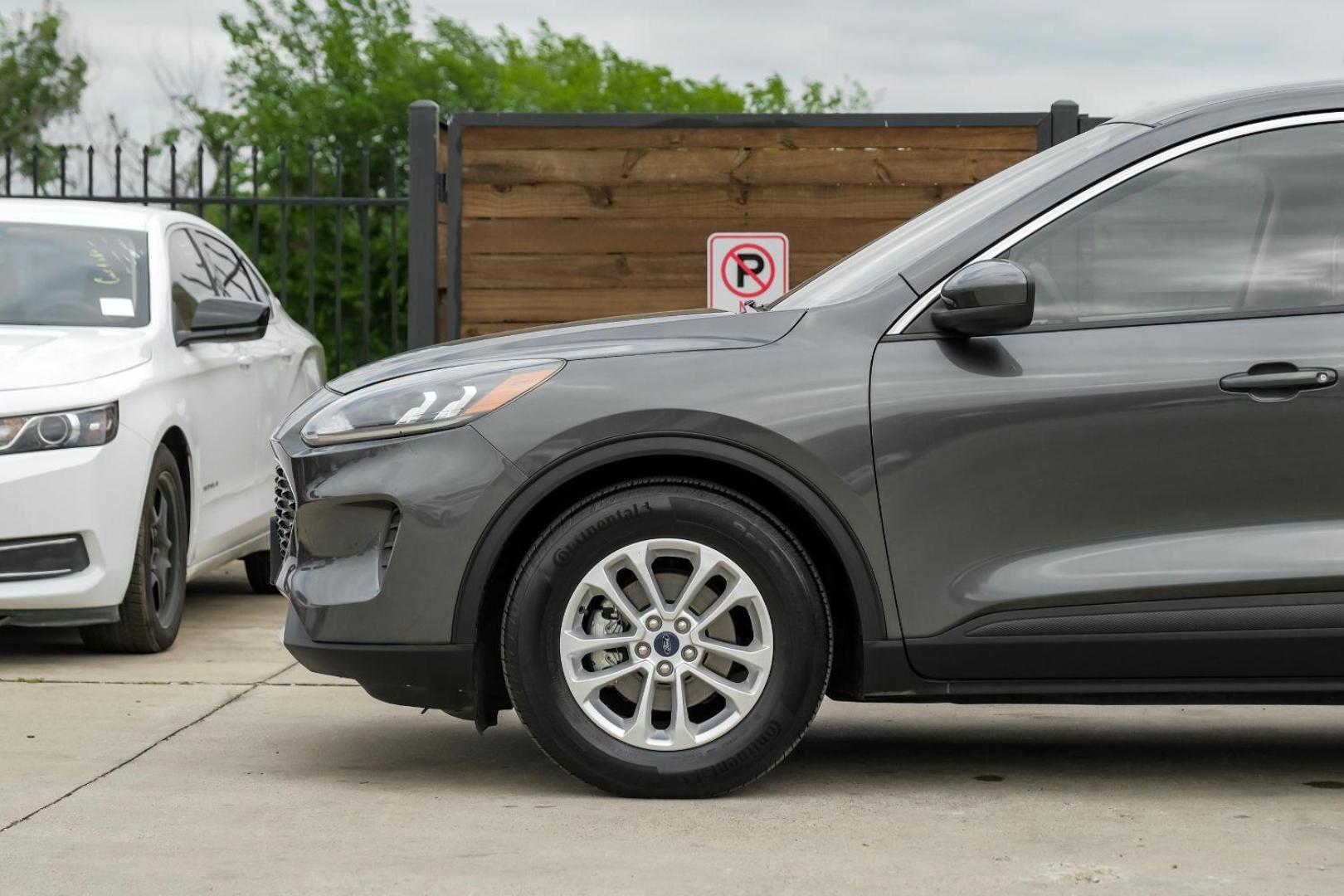 2020 GRAY Ford Escape SE (1FMCU0G65LU) with an 1.5L L3 engine, 8-Speed Automatic transmission, located at 2401 E Main St., Grand Prairie, TX, 75050, (972) 262-4440, 32.748981, -96.969643 - Photo#19