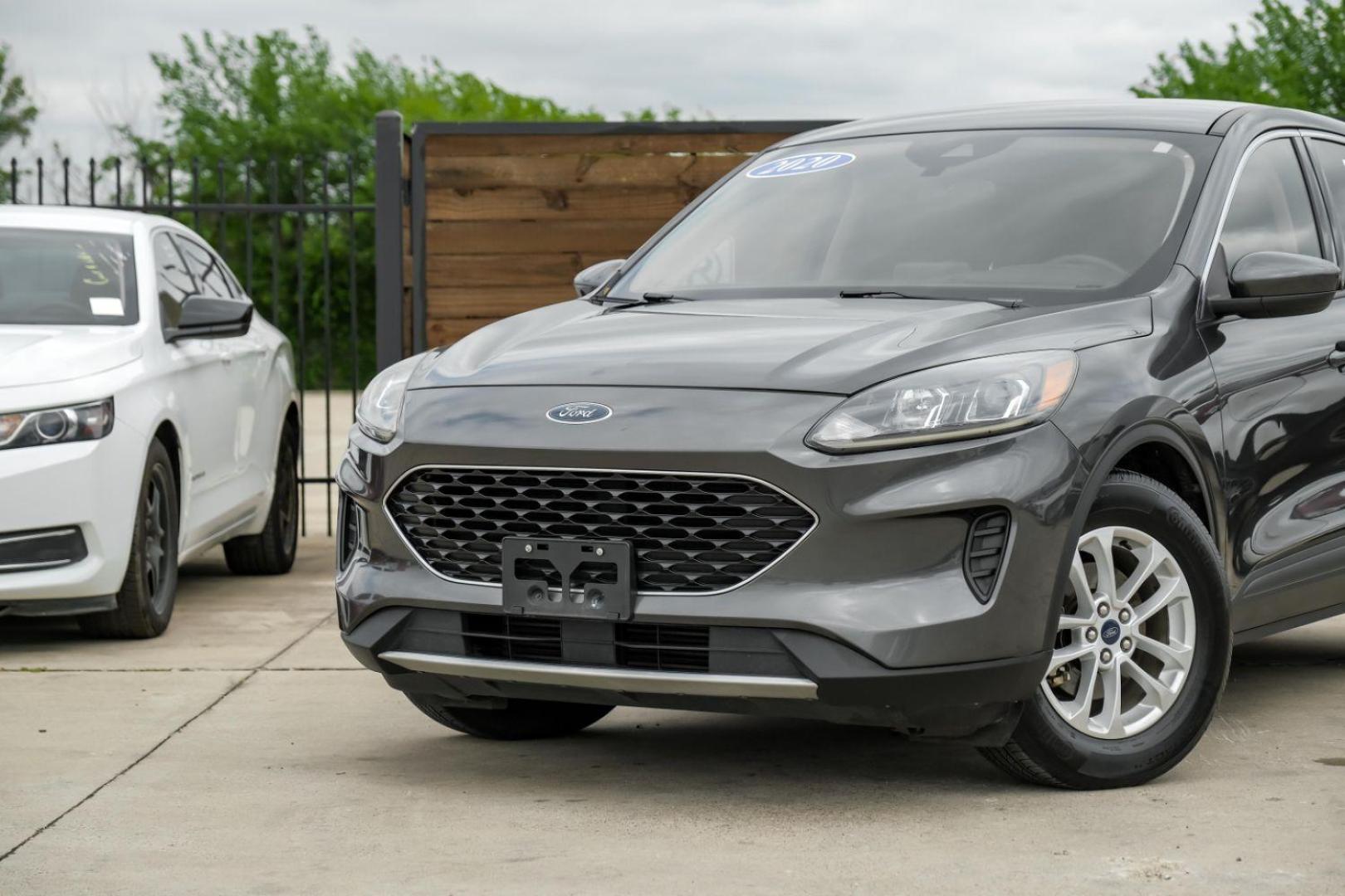 2020 GRAY Ford Escape SE (1FMCU0G65LU) with an 1.5L L3 engine, 8-Speed Automatic transmission, located at 2401 E Main St., Grand Prairie, TX, 75050, (972) 262-4440, 32.748981, -96.969643 - Photo#4