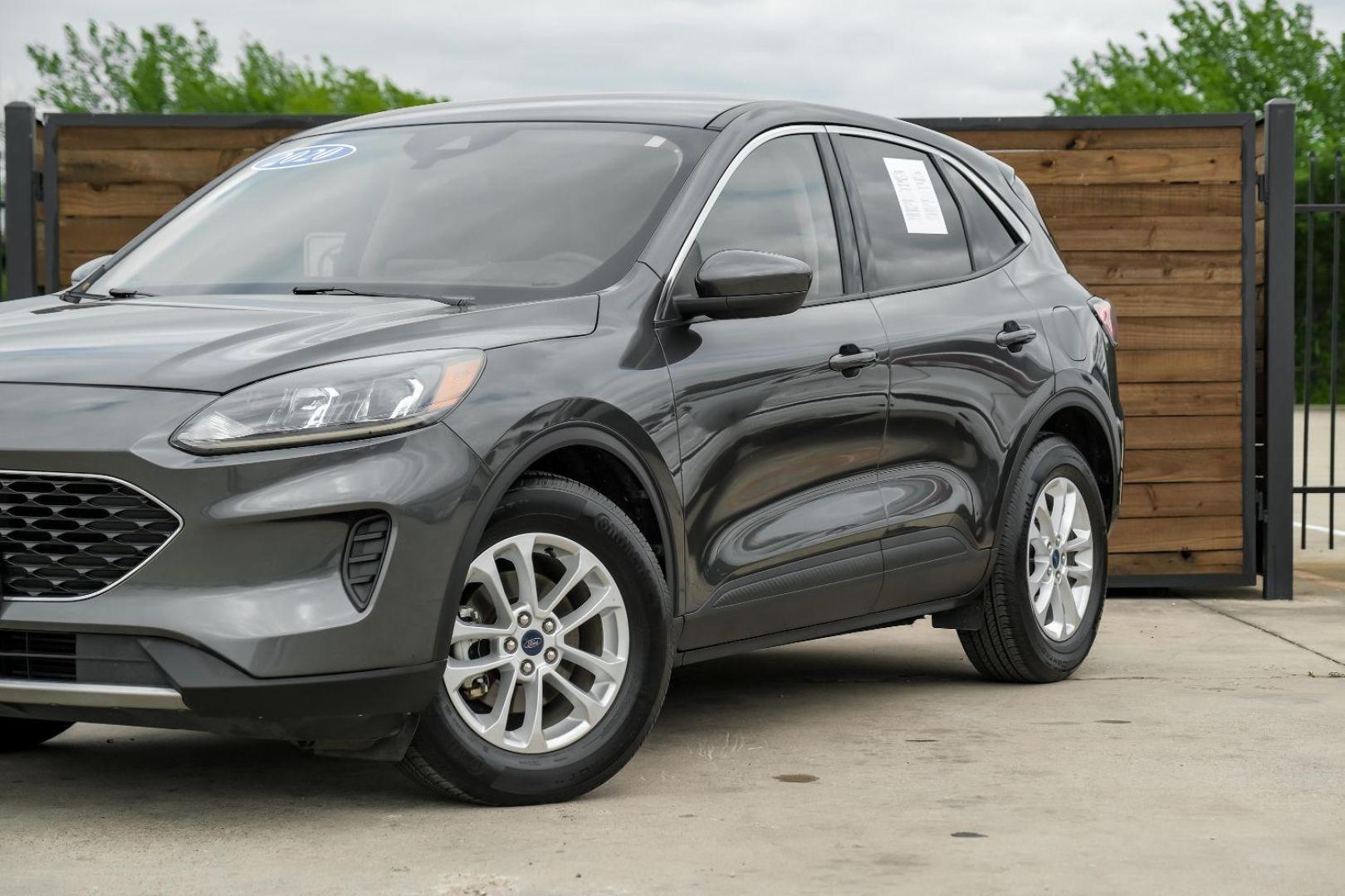 2020 GRAY Ford Escape SE (1FMCU0G65LU) with an 1.5L L3 engine, 8-Speed Automatic transmission, located at 2401 E Main St., Grand Prairie, TX, 75050, (972) 262-4440, 32.748981, -96.969643 - Photo#5