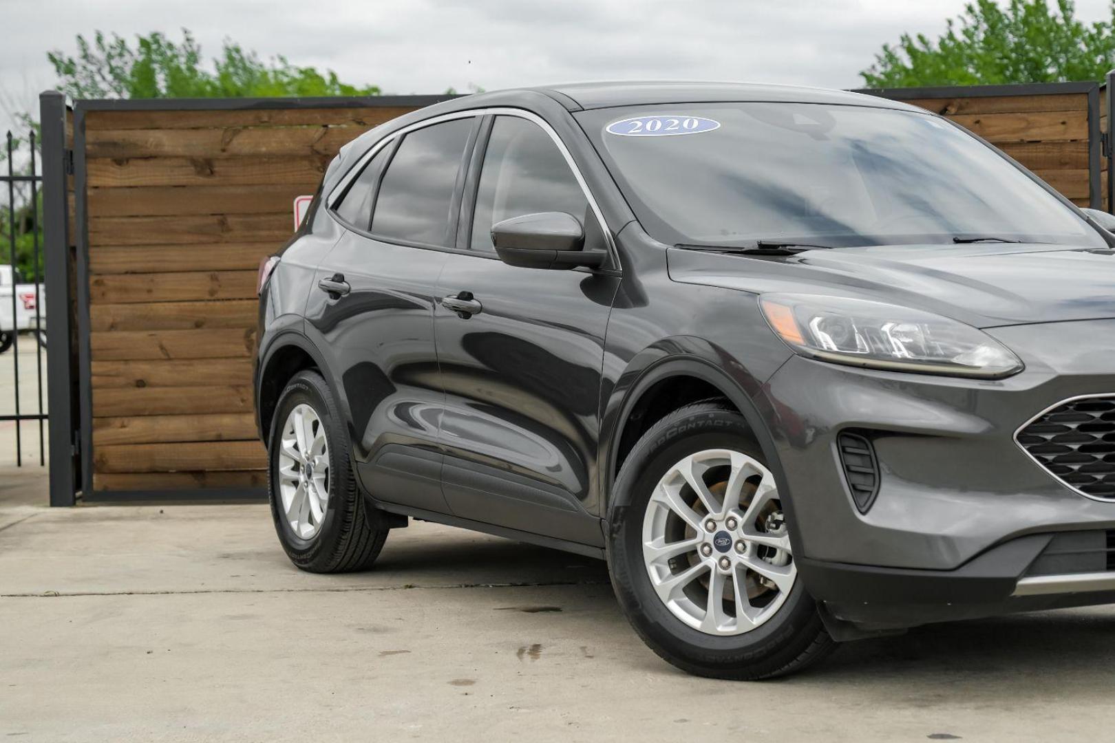 2020 GRAY Ford Escape SE (1FMCU0G65LU) with an 1.5L L3 engine, 8-Speed Automatic transmission, located at 2401 E Main St., Grand Prairie, TX, 75050, (972) 262-4440, 32.748981, -96.969643 - Photo#8