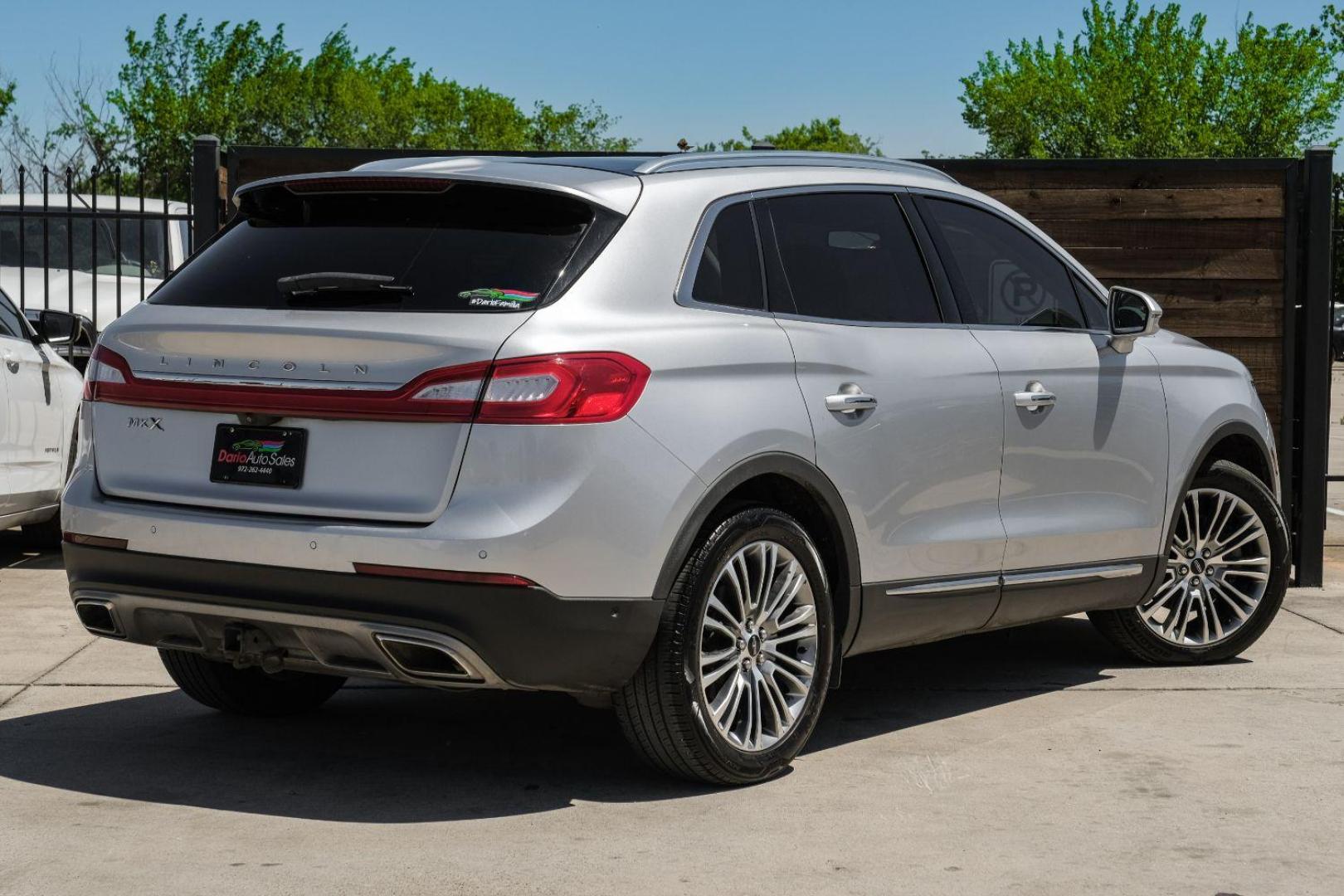 2016 SILVER Lincoln MKX Reserve (2LMPJ6LR4GB) with an 3.7L V6 DOHC 24V engine, 6-Speed Automatic transmission, located at 2401 E Main St., Grand Prairie, TX, 75050, (972) 262-4440, 32.748981, -96.969643 - Photo#10