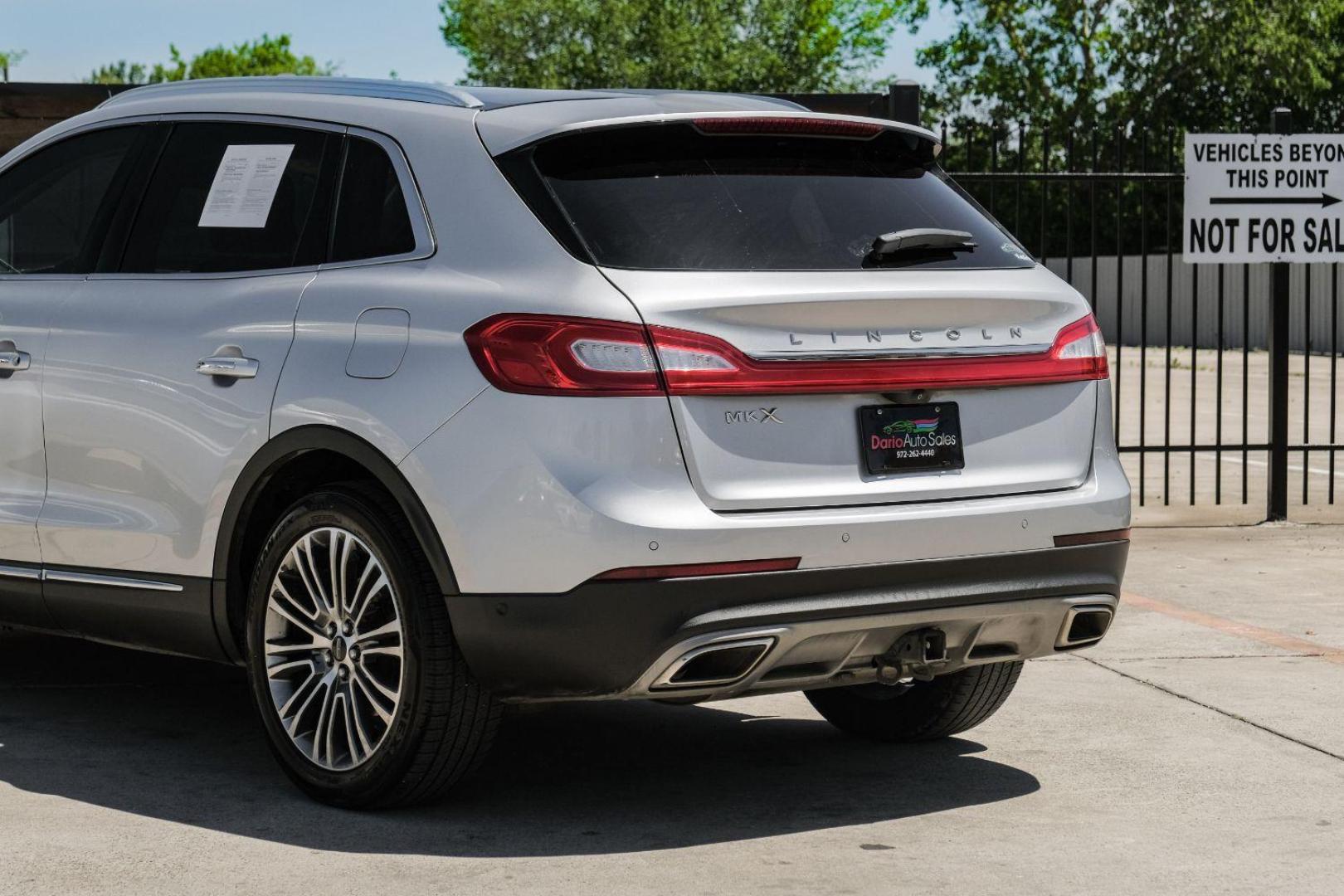 2016 SILVER Lincoln MKX Reserve (2LMPJ6LR4GB) with an 3.7L V6 DOHC 24V engine, 6-Speed Automatic transmission, located at 2401 E Main St., Grand Prairie, TX, 75050, (972) 262-4440, 32.748981, -96.969643 - Photo#14