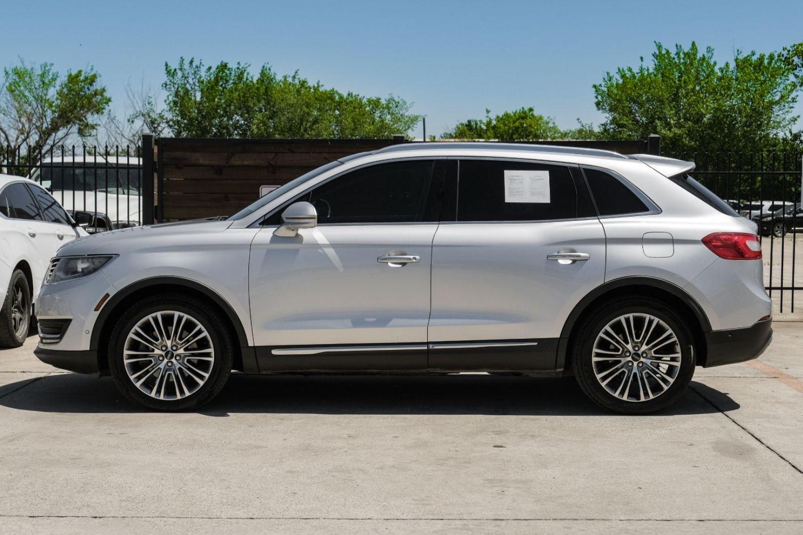 2016 SILVER Lincoln MKX Reserve (2LMPJ6LR4GB) with an 3.7L V6 DOHC 24V engine, 6-Speed Automatic transmission, located at 2401 E Main St., Grand Prairie, TX, 75050, (972) 262-4440, 32.748981, -96.969643 - Photo#15