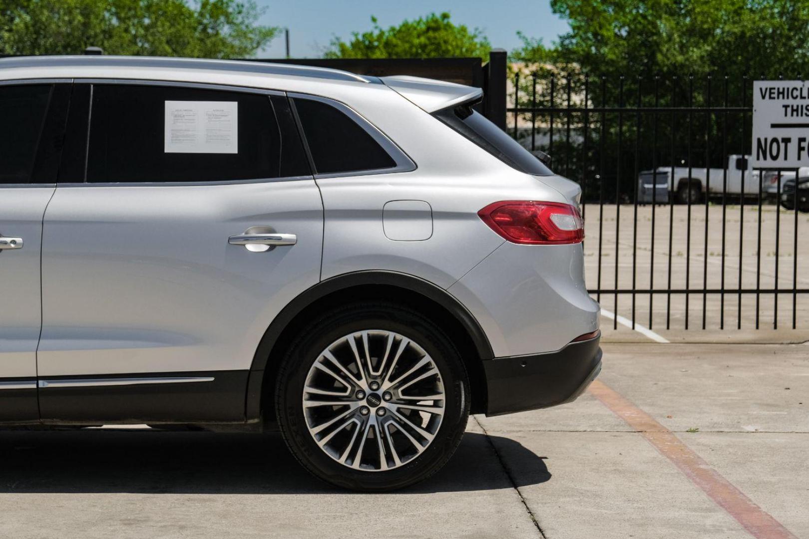 2016 SILVER Lincoln MKX Reserve (2LMPJ6LR4GB) with an 3.7L V6 DOHC 24V engine, 6-Speed Automatic transmission, located at 2401 E Main St., Grand Prairie, TX, 75050, (972) 262-4440, 32.748981, -96.969643 - Photo#17