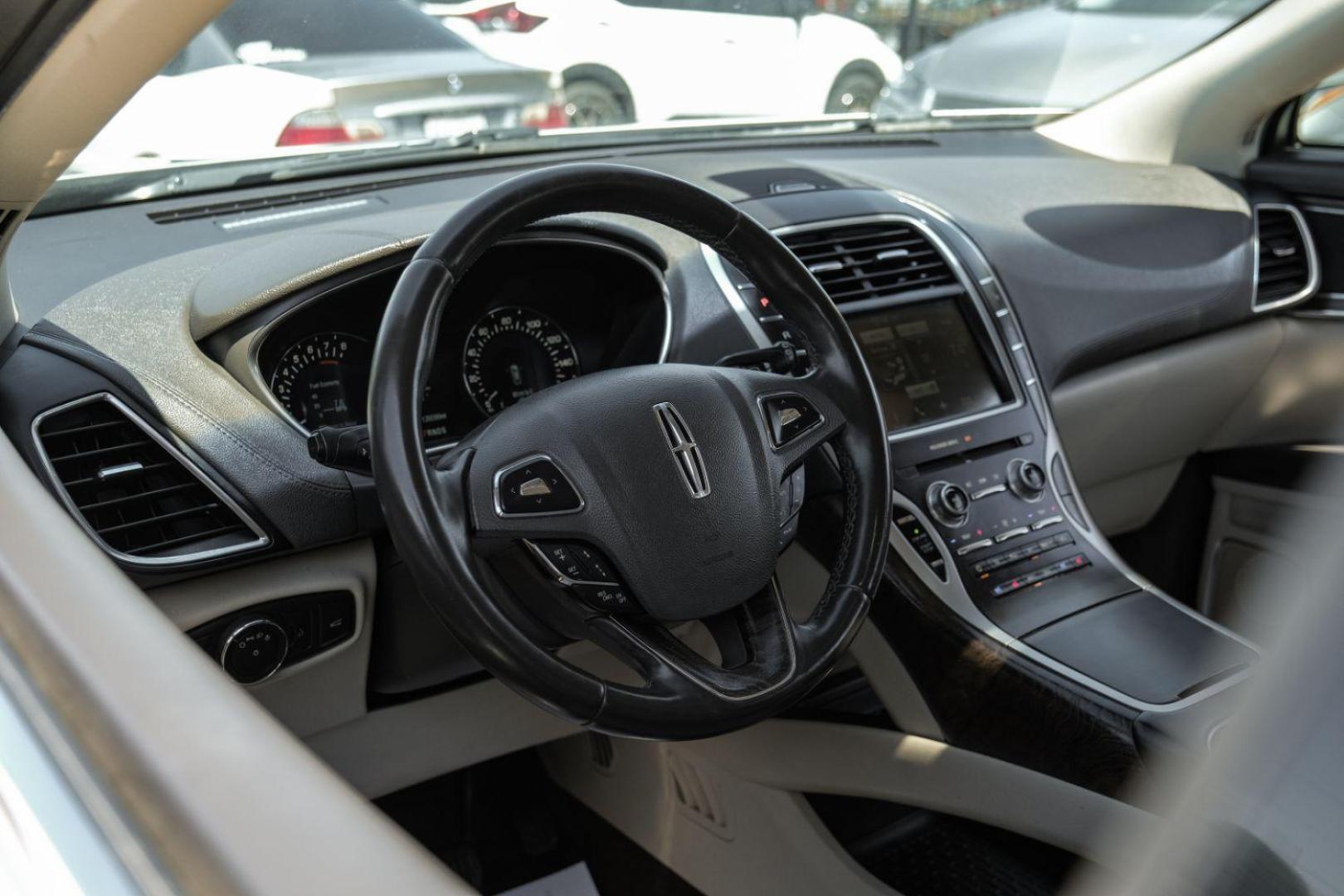 2016 SILVER Lincoln MKX Reserve (2LMPJ6LR4GB) with an 3.7L V6 DOHC 24V engine, 6-Speed Automatic transmission, located at 2401 E Main St., Grand Prairie, TX, 75050, (972) 262-4440, 32.748981, -96.969643 - Photo#21