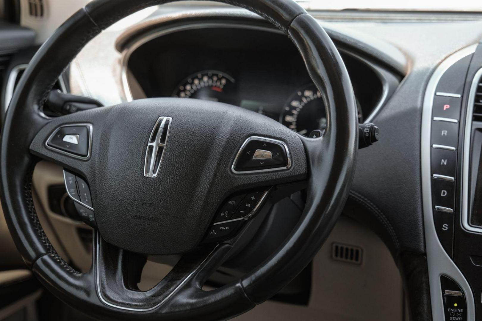 2016 SILVER Lincoln MKX Reserve (2LMPJ6LR4GB) with an 3.7L V6 DOHC 24V engine, 6-Speed Automatic transmission, located at 2401 E Main St., Grand Prairie, TX, 75050, (972) 262-4440, 32.748981, -96.969643 - Photo#23