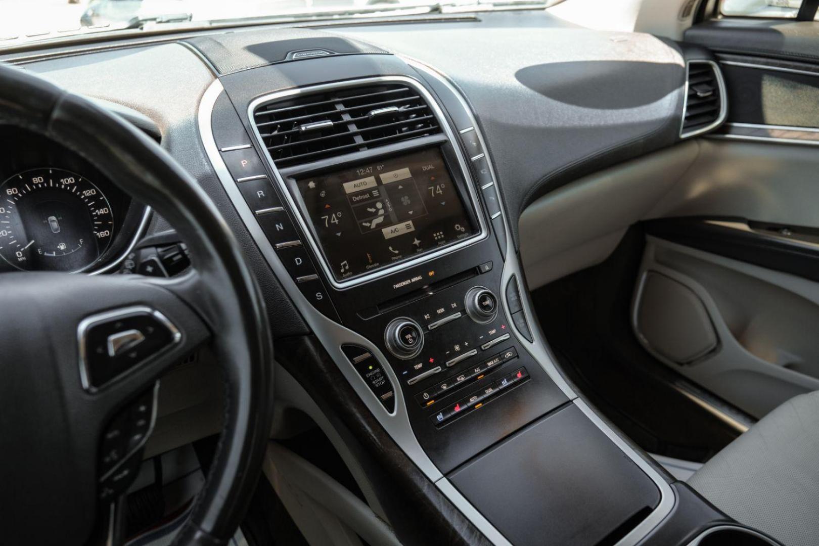 2016 SILVER Lincoln MKX Reserve (2LMPJ6LR4GB) with an 3.7L V6 DOHC 24V engine, 6-Speed Automatic transmission, located at 2401 E Main St., Grand Prairie, TX, 75050, (972) 262-4440, 32.748981, -96.969643 - Photo#31