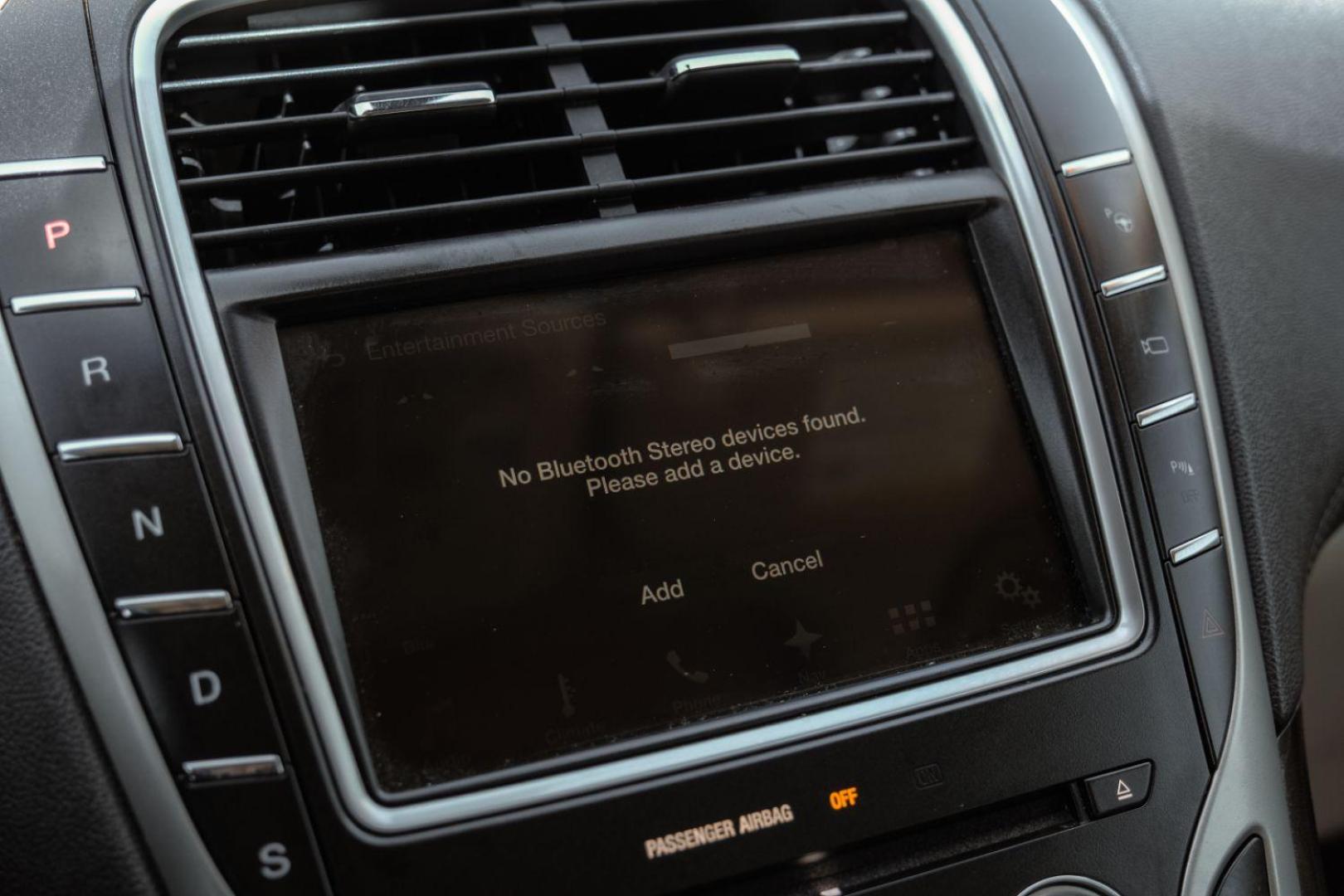 2016 SILVER Lincoln MKX Reserve (2LMPJ6LR4GB) with an 3.7L V6 DOHC 24V engine, 6-Speed Automatic transmission, located at 2401 E Main St., Grand Prairie, TX, 75050, (972) 262-4440, 32.748981, -96.969643 - Photo#35