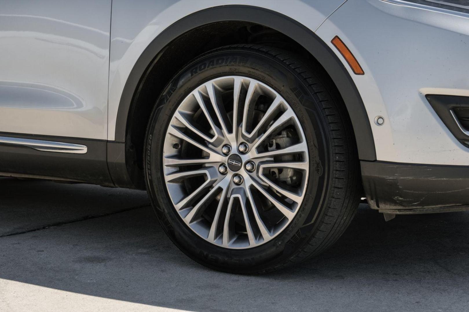 2016 SILVER Lincoln MKX Reserve (2LMPJ6LR4GB) with an 3.7L V6 DOHC 24V engine, 6-Speed Automatic transmission, located at 2401 E Main St., Grand Prairie, TX, 75050, (972) 262-4440, 32.748981, -96.969643 - Photo#59