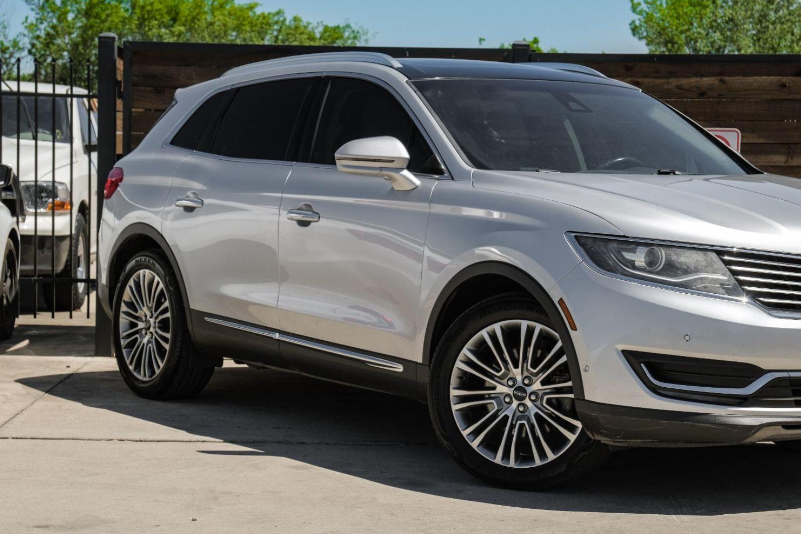 2016 SILVER Lincoln MKX Reserve (2LMPJ6LR4GB) with an 3.7L V6 DOHC 24V engine, 6-Speed Automatic transmission, located at 2401 E Main St., Grand Prairie, TX, 75050, (972) 262-4440, 32.748981, -96.969643 - Photo#7