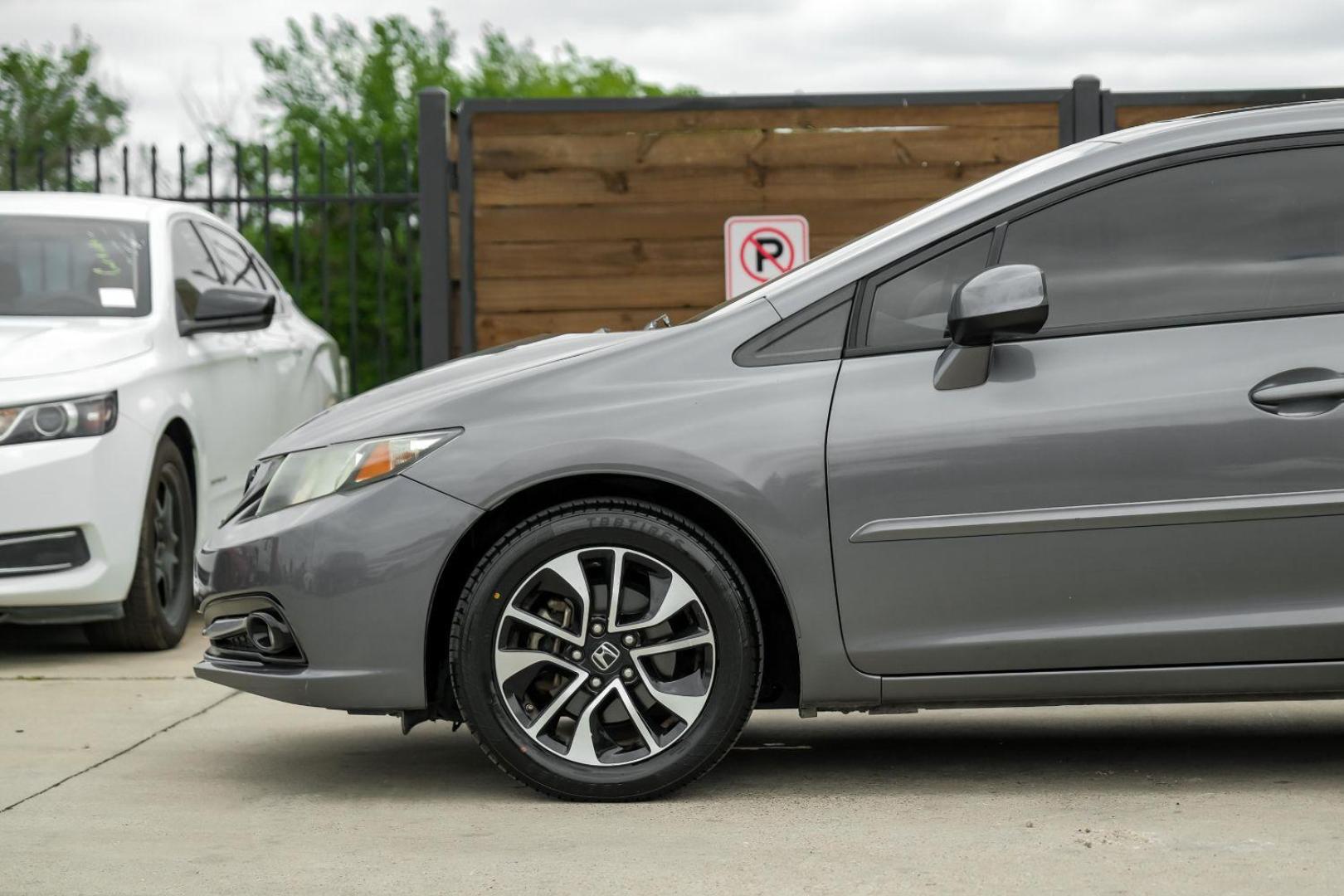 2013 Gray Honda Civic EX-L Sedan 5-Speed AT (19XFB2F93DE) with an 1.8L L4 SOHC 16V engine, 5-Speed Automatic transmission, located at 2401 E Main St., Grand Prairie, TX, 75050, (972) 262-4440, 32.748981, -96.969643 - Photo#18