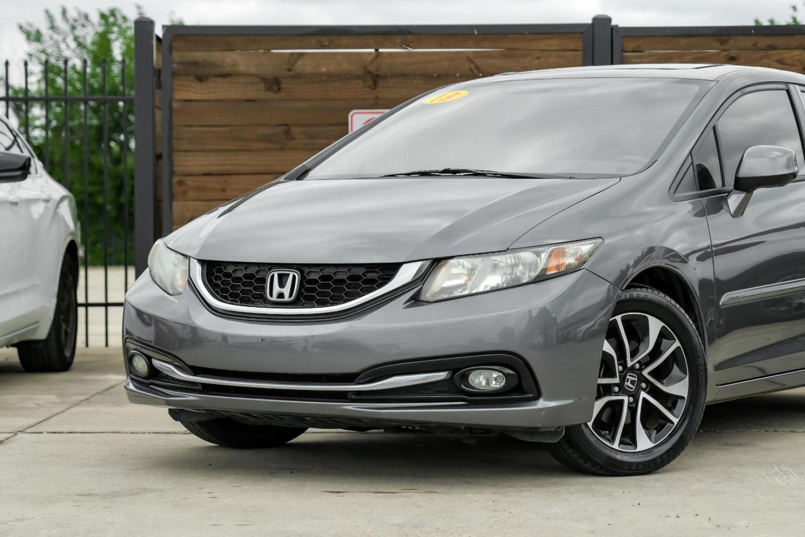 2013 Gray Honda Civic EX-L Sedan 5-Speed AT (19XFB2F93DE) with an 1.8L L4 SOHC 16V engine, 5-Speed Automatic transmission, located at 2401 E Main St., Grand Prairie, TX, 75050, (972) 262-4440, 32.748981, -96.969643 - Photo#5