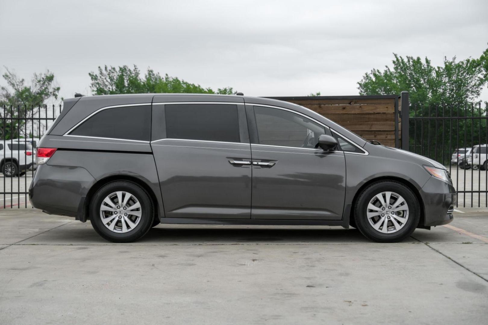 2016 GRAY Honda Odyssey EX-L w/Navigation (5FNRL5H62GB) with an 3.5L V6 SOHC 24V engine, 6-Speed Automatic transmission, located at 2401 E Main St., Grand Prairie, TX, 75050, (972) 262-4440, 32.748981, -96.969643 - Photo#9