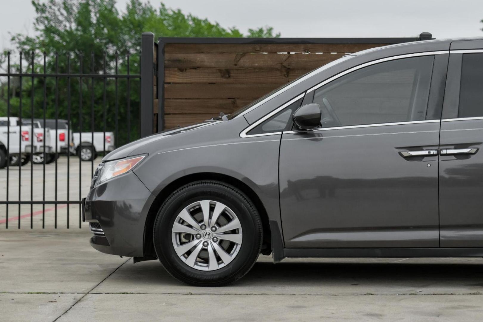 2016 GRAY Honda Odyssey EX-L w/Navigation (5FNRL5H62GB) with an 3.5L V6 SOHC 24V engine, 6-Speed Automatic transmission, located at 2401 E Main St., Grand Prairie, TX, 75050, (972) 262-4440, 32.748981, -96.969643 - Photo#16