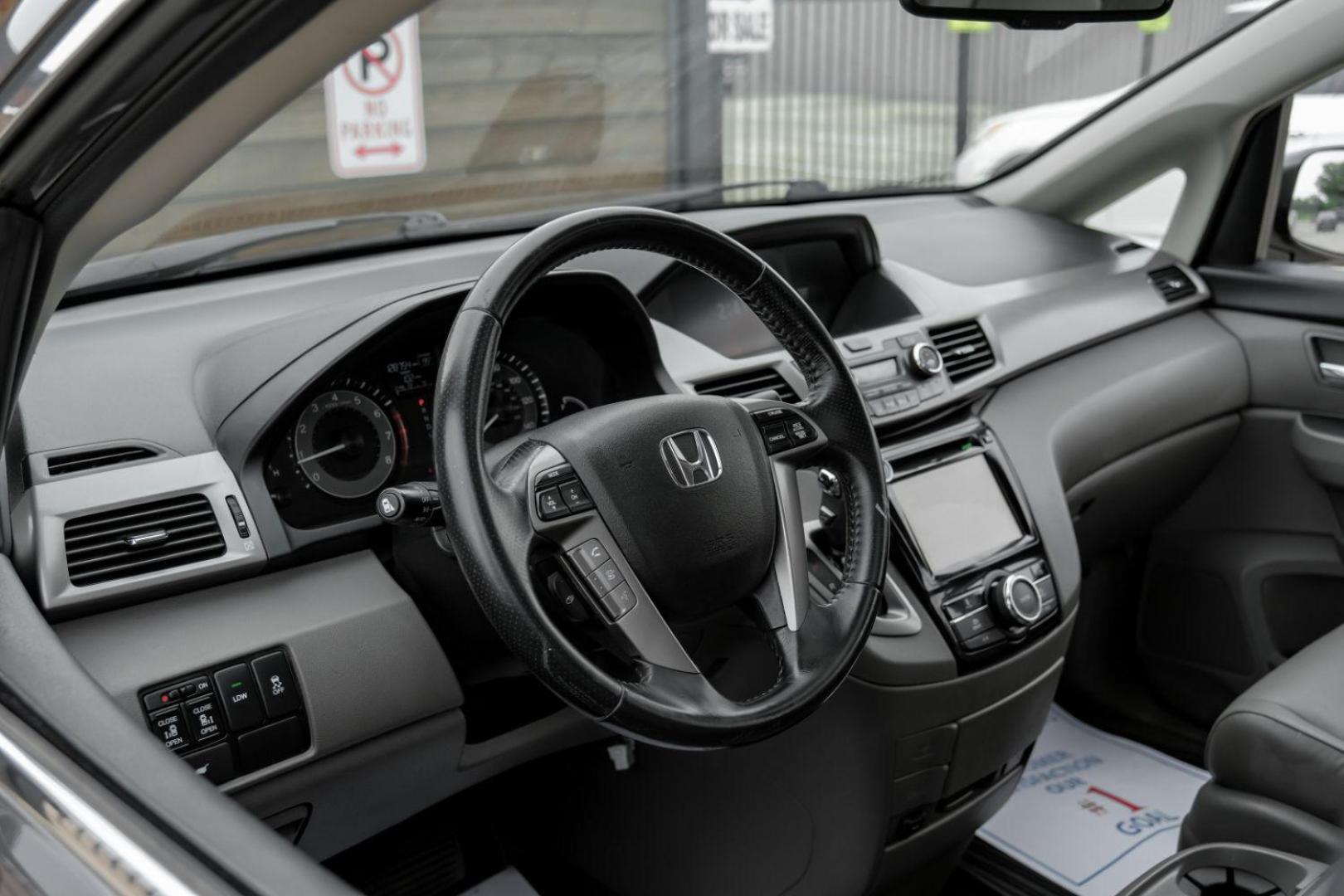 2016 GRAY Honda Odyssey EX-L w/Navigation (5FNRL5H62GB) with an 3.5L V6 SOHC 24V engine, 6-Speed Automatic transmission, located at 2401 E Main St., Grand Prairie, TX, 75050, (972) 262-4440, 32.748981, -96.969643 - Photo#21