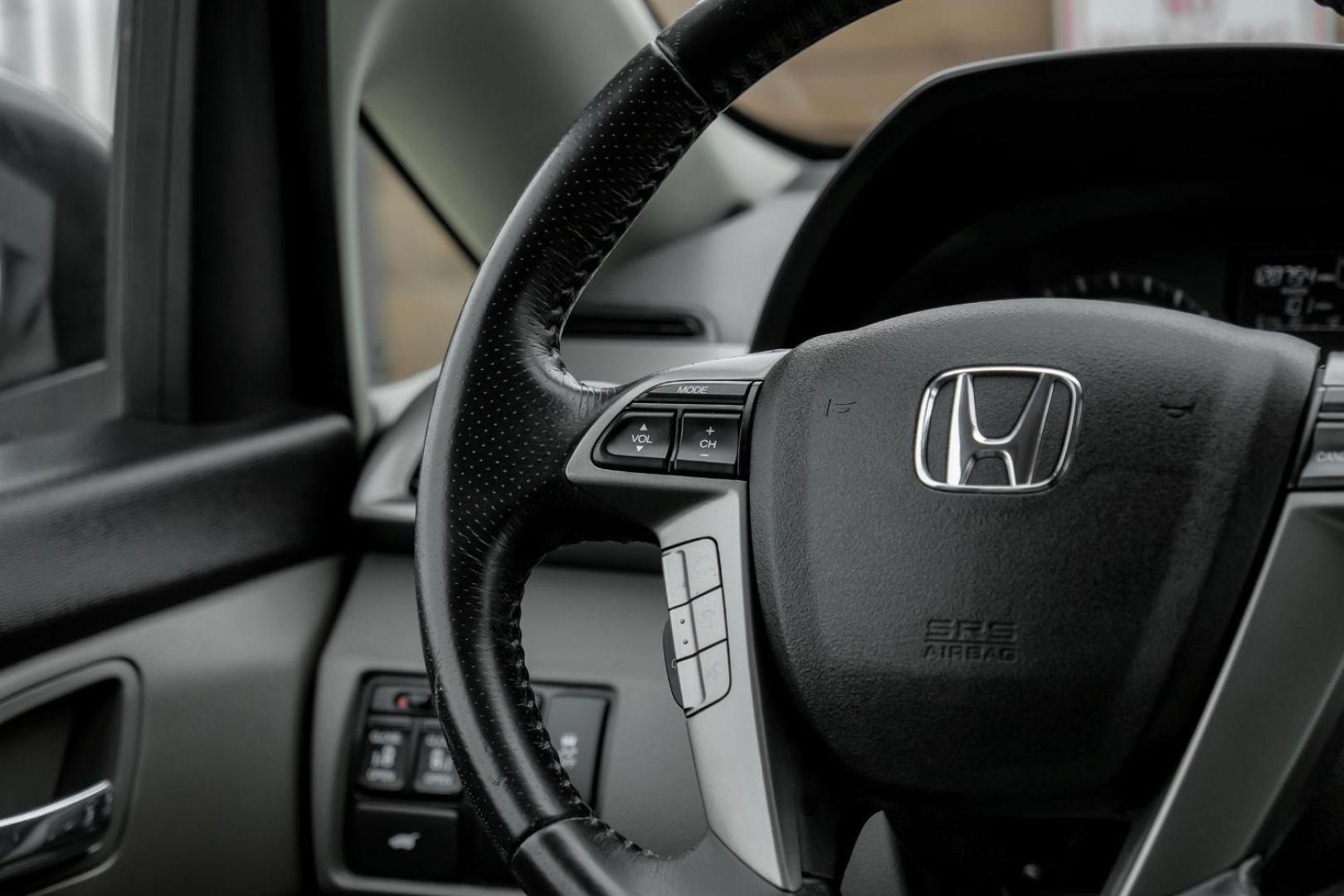 2016 GRAY Honda Odyssey EX-L w/Navigation (5FNRL5H62GB) with an 3.5L V6 SOHC 24V engine, 6-Speed Automatic transmission, located at 2401 E Main St., Grand Prairie, TX, 75050, (972) 262-4440, 32.748981, -96.969643 - Photo#22