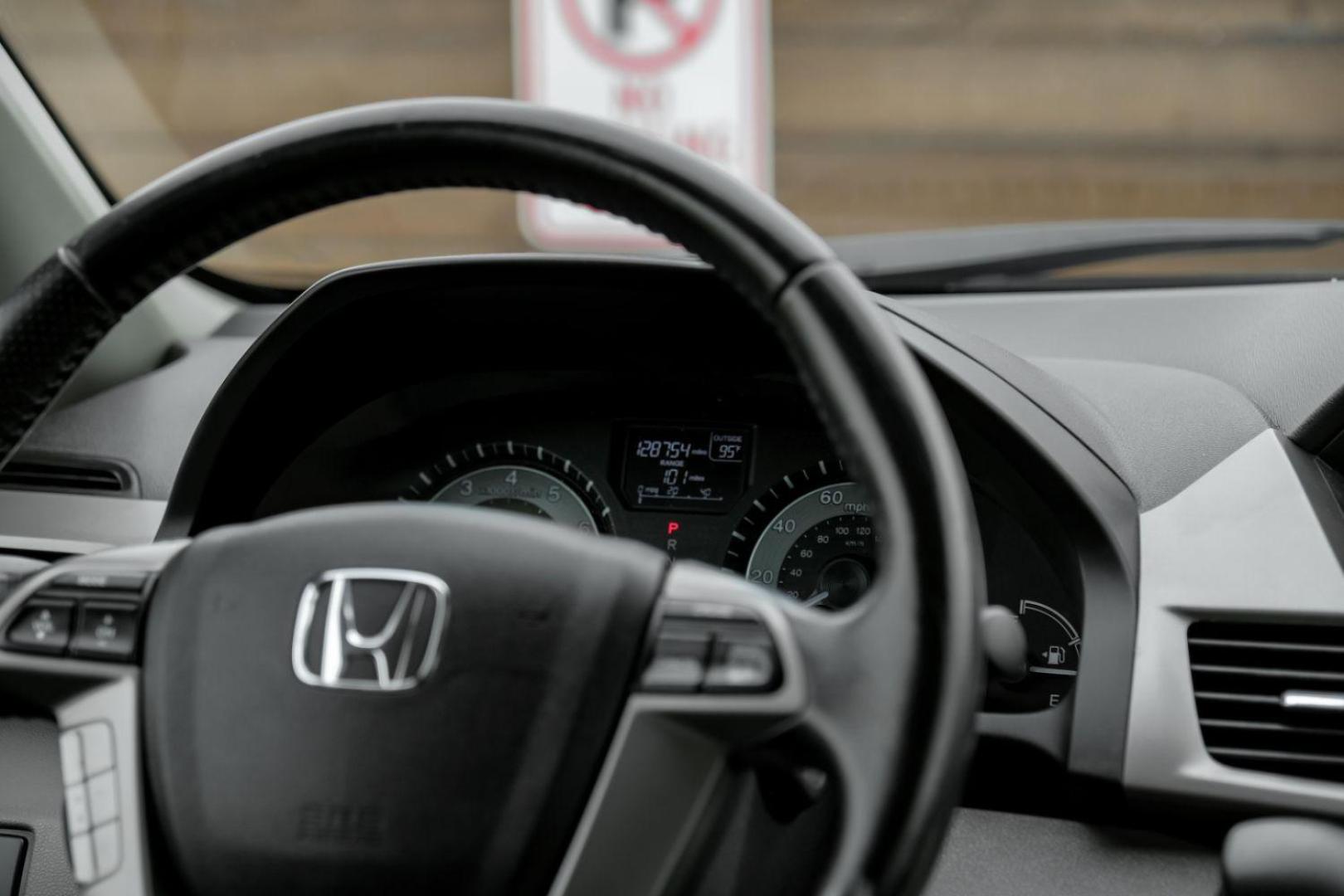 2016 GRAY Honda Odyssey EX-L w/Navigation (5FNRL5H62GB) with an 3.5L V6 SOHC 24V engine, 6-Speed Automatic transmission, located at 2401 E Main St., Grand Prairie, TX, 75050, (972) 262-4440, 32.748981, -96.969643 - Photo#24