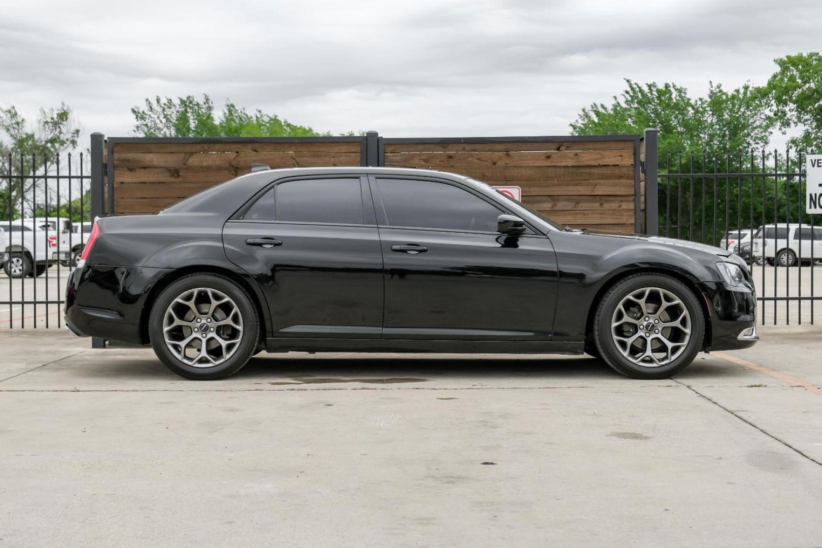 2015 BLACK Chrysler 300 S V6 RWD (2C3CCABG1FH) with an 3.6L V6 DOHC 24V engine, 8-Speed Automatic transmission, located at 2401 E Main St., Grand Prairie, TX, 75050, (972) 262-4440, 32.748981, -96.969643 - Photo#9