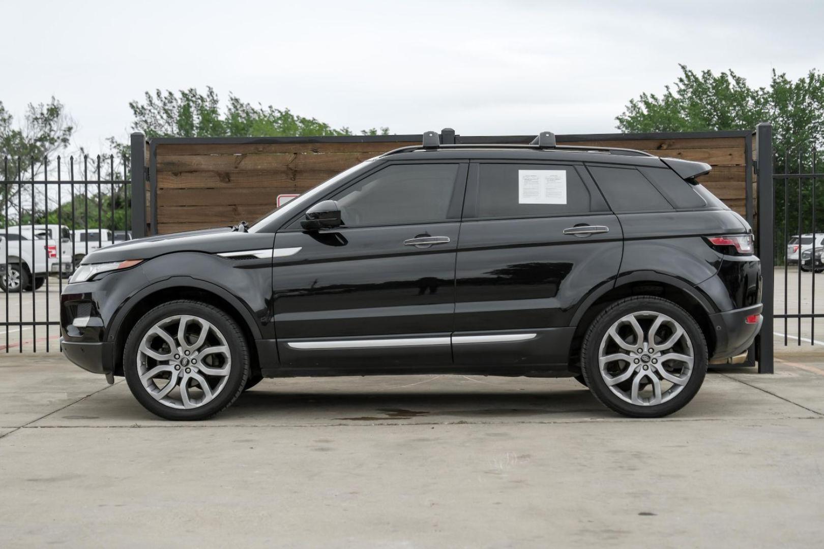 2015 black Land Rover Range Rover Evoque Prestige Premium 5-Door (SALVV2BG8FH) with an 2.0L L4 DOHC 24V TURBO engine, 9-Speed Automatic transmission, located at 2401 E Main St., Grand Prairie, TX, 75050, (972) 262-4440, 32.748981, -96.969643 - Photo#15