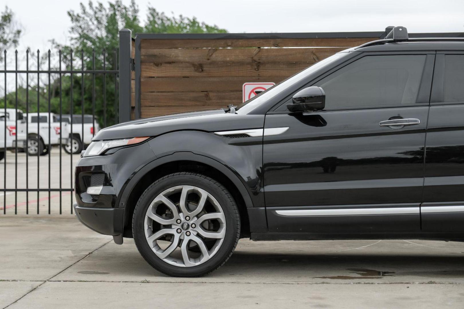 2015 black Land Rover Range Rover Evoque Prestige Premium 5-Door (SALVV2BG8FH) with an 2.0L L4 DOHC 24V TURBO engine, 9-Speed Automatic transmission, located at 2401 E Main St., Grand Prairie, TX, 75050, (972) 262-4440, 32.748981, -96.969643 - Photo#16